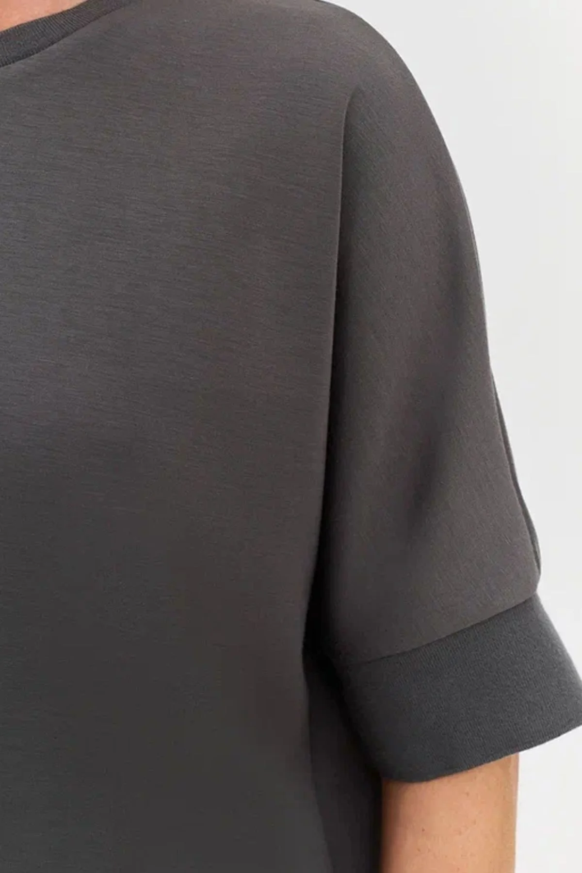 Джемпер с аппликацией из серебристых страз, 54р