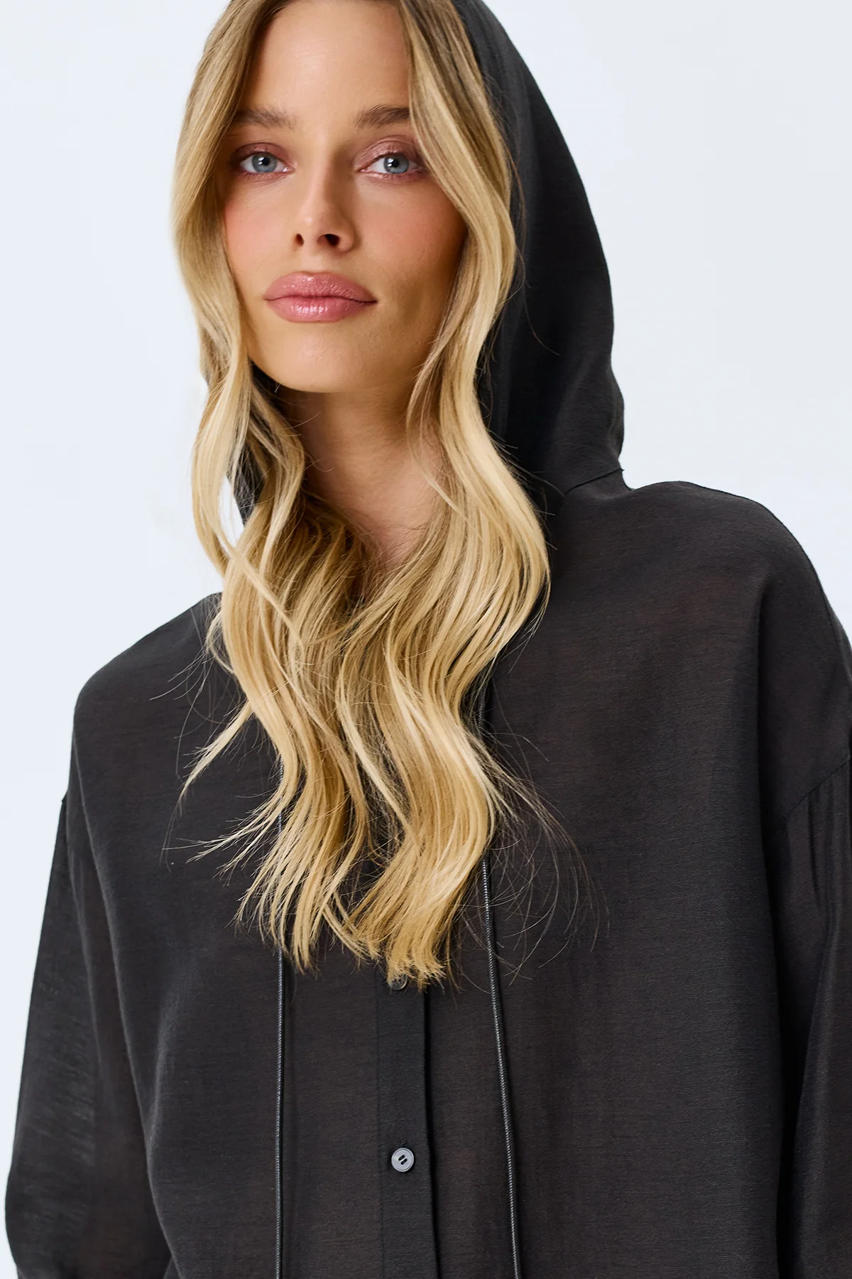 Блузка из тенселя с капюшоном, 48