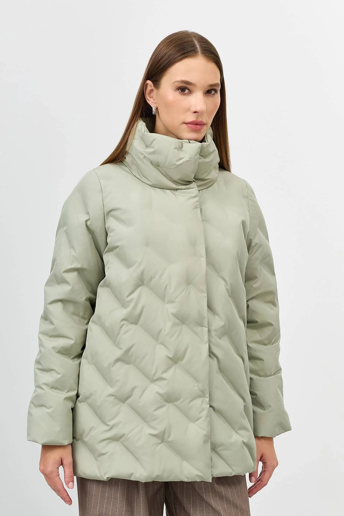 Лимитированная серия светло-оливковая куртка с палантином, 46