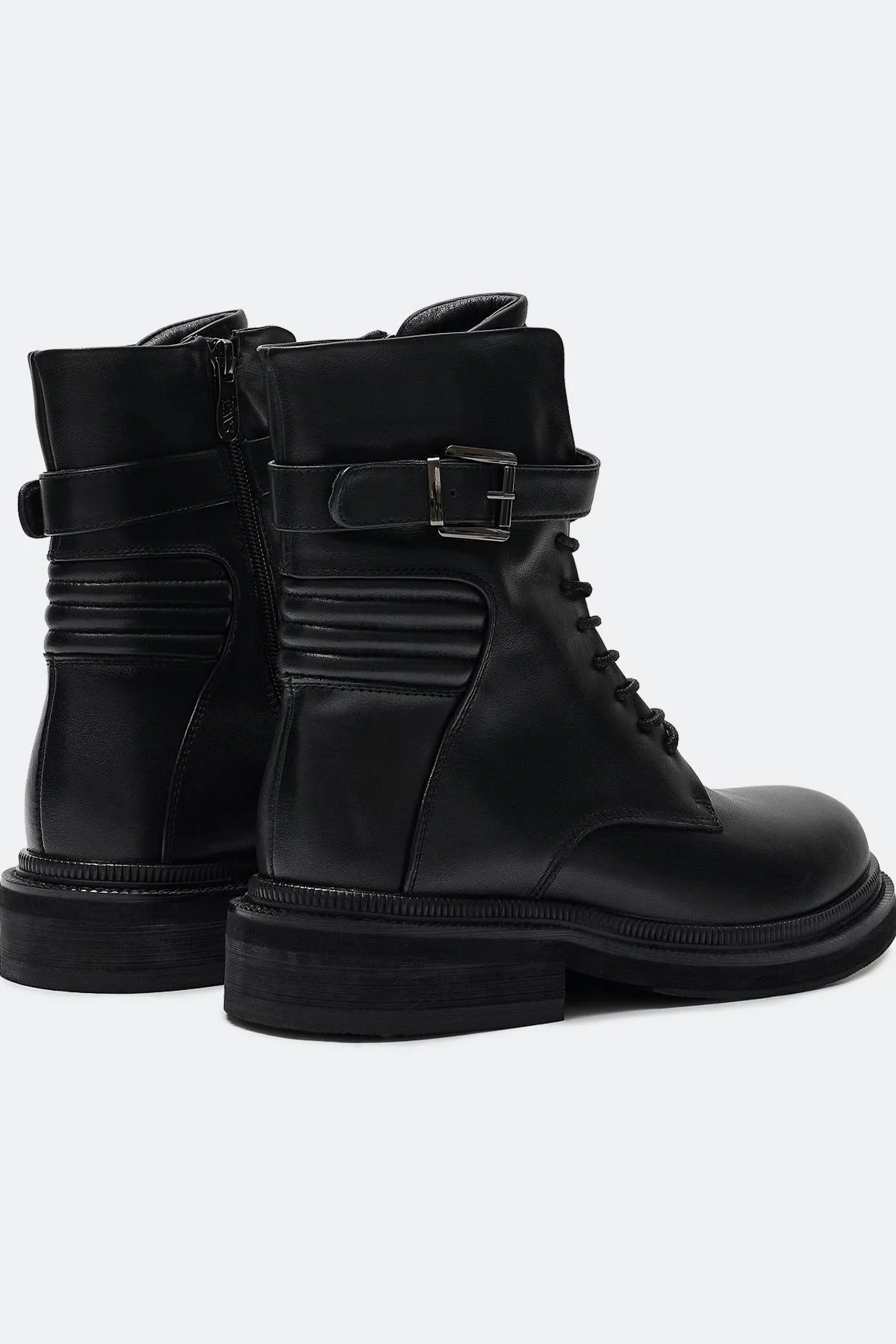 Кожаные ботинки с акцентным ремешком, 36