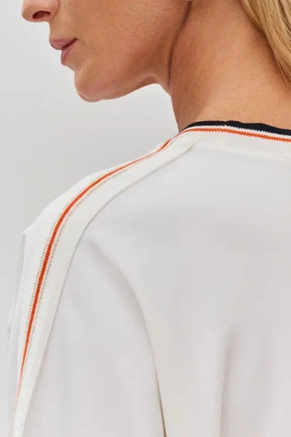 Футболка с акцентным кантом по горловине и рукавам, 54р