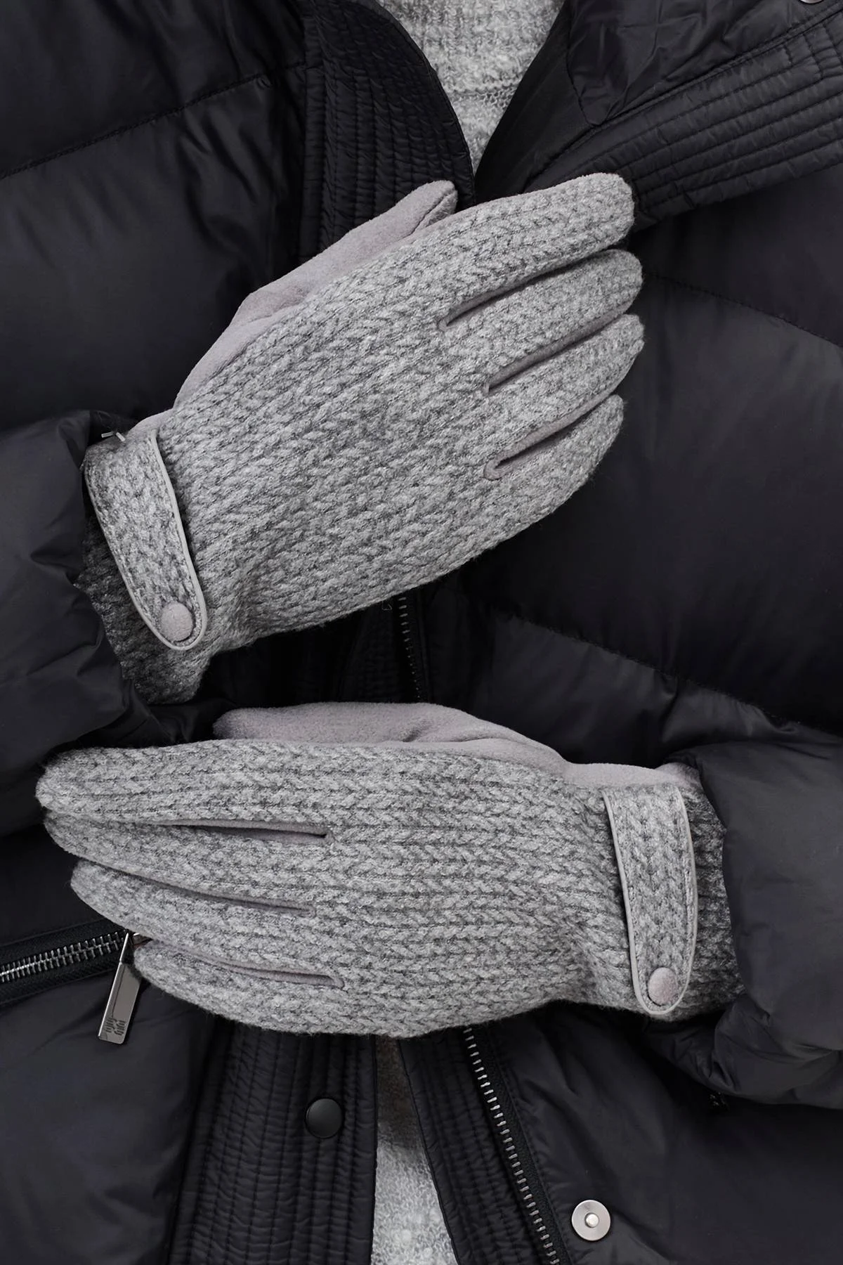 Комбинированные перчатки с хлястиками, One