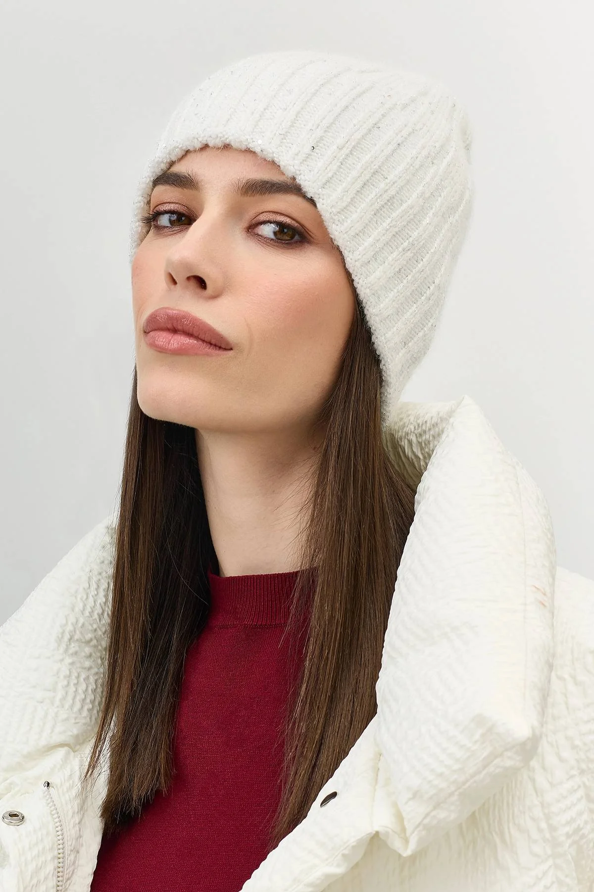 Белая шапка бини в широкий рубчик с ангорой, One