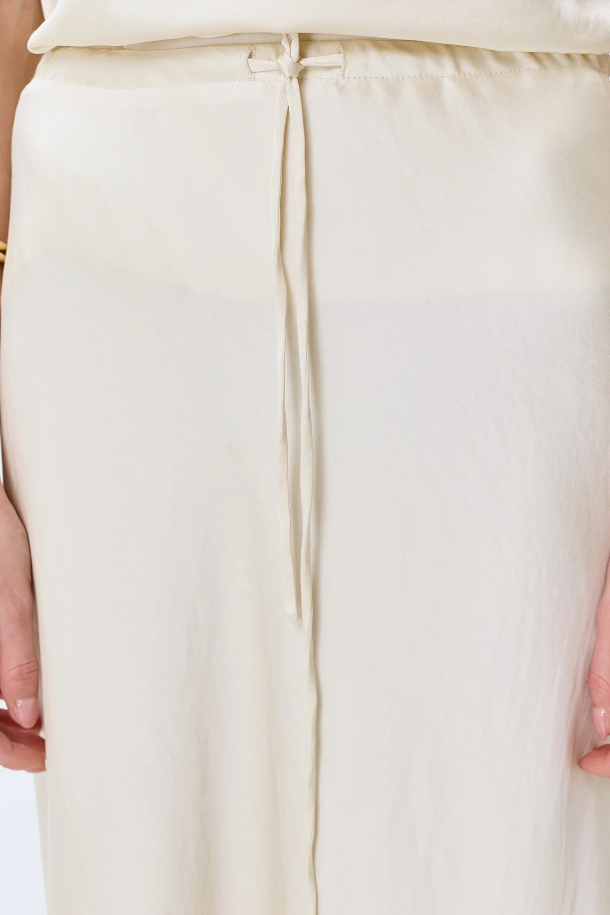 Светлая сатиновая юбка из смесовой вискозы, 50