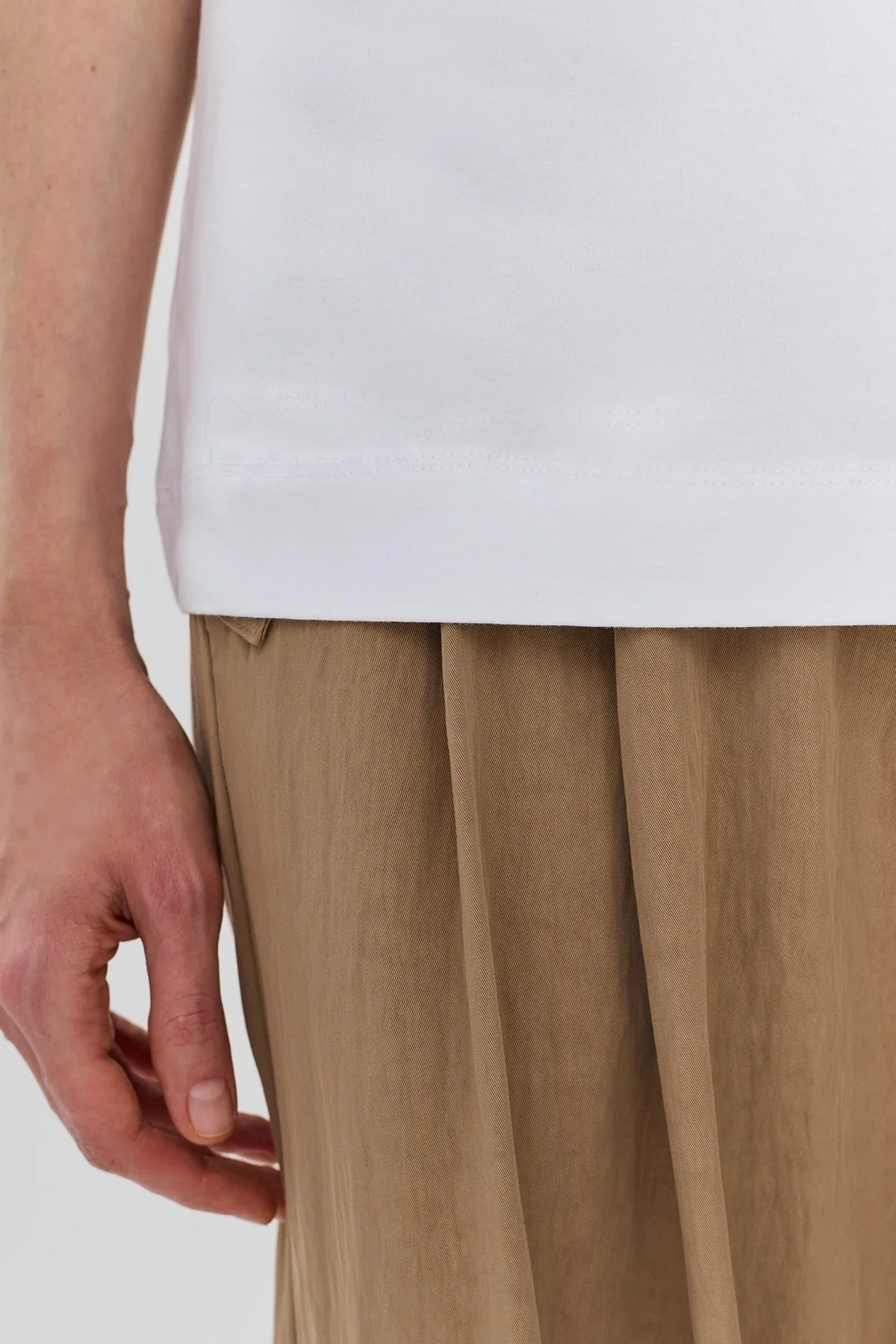 Базовая белая футболка из эластичного хлопка, 44