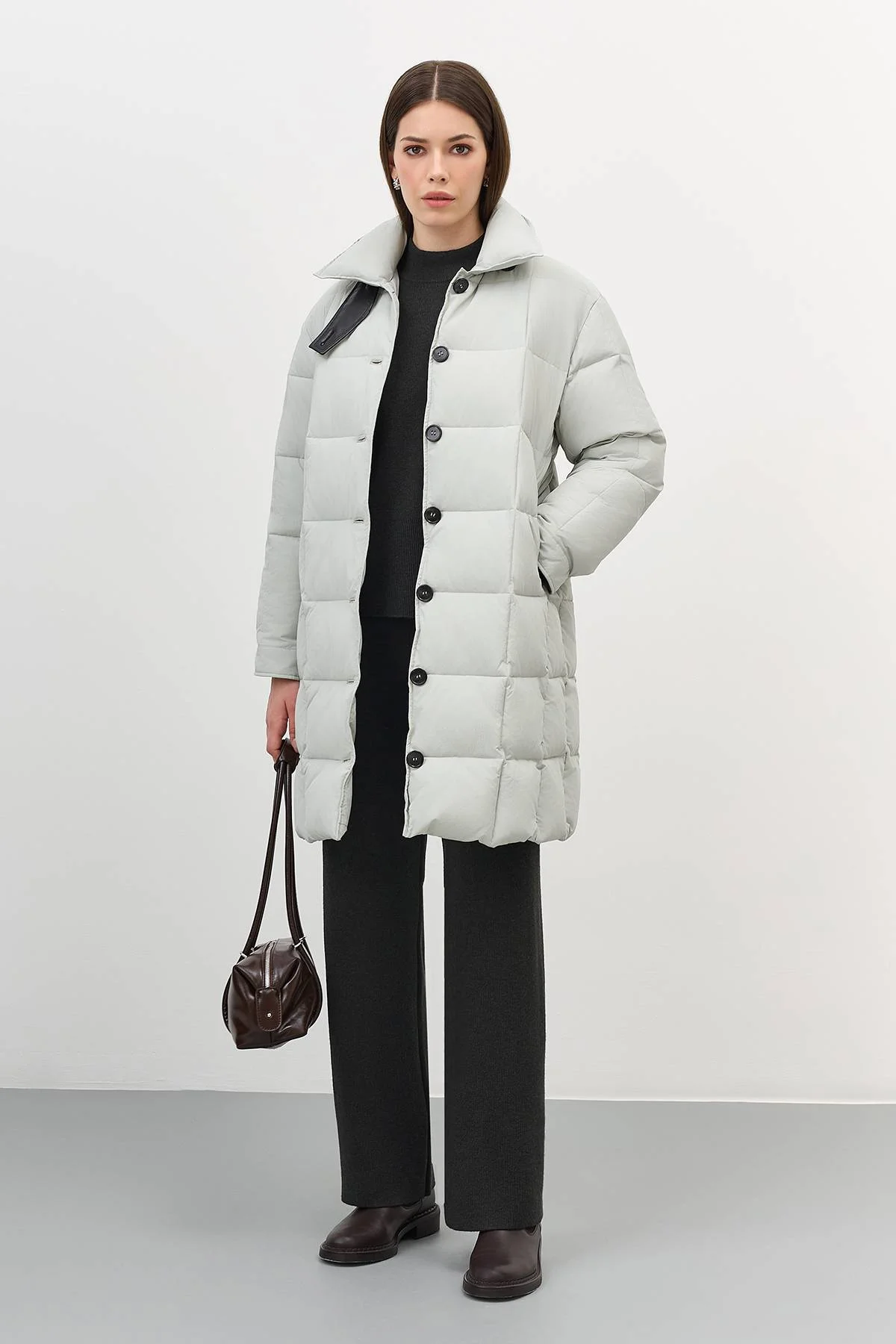 Лимитированная серия стеганое пальто с контрастной фурнитурой с палантином, 42