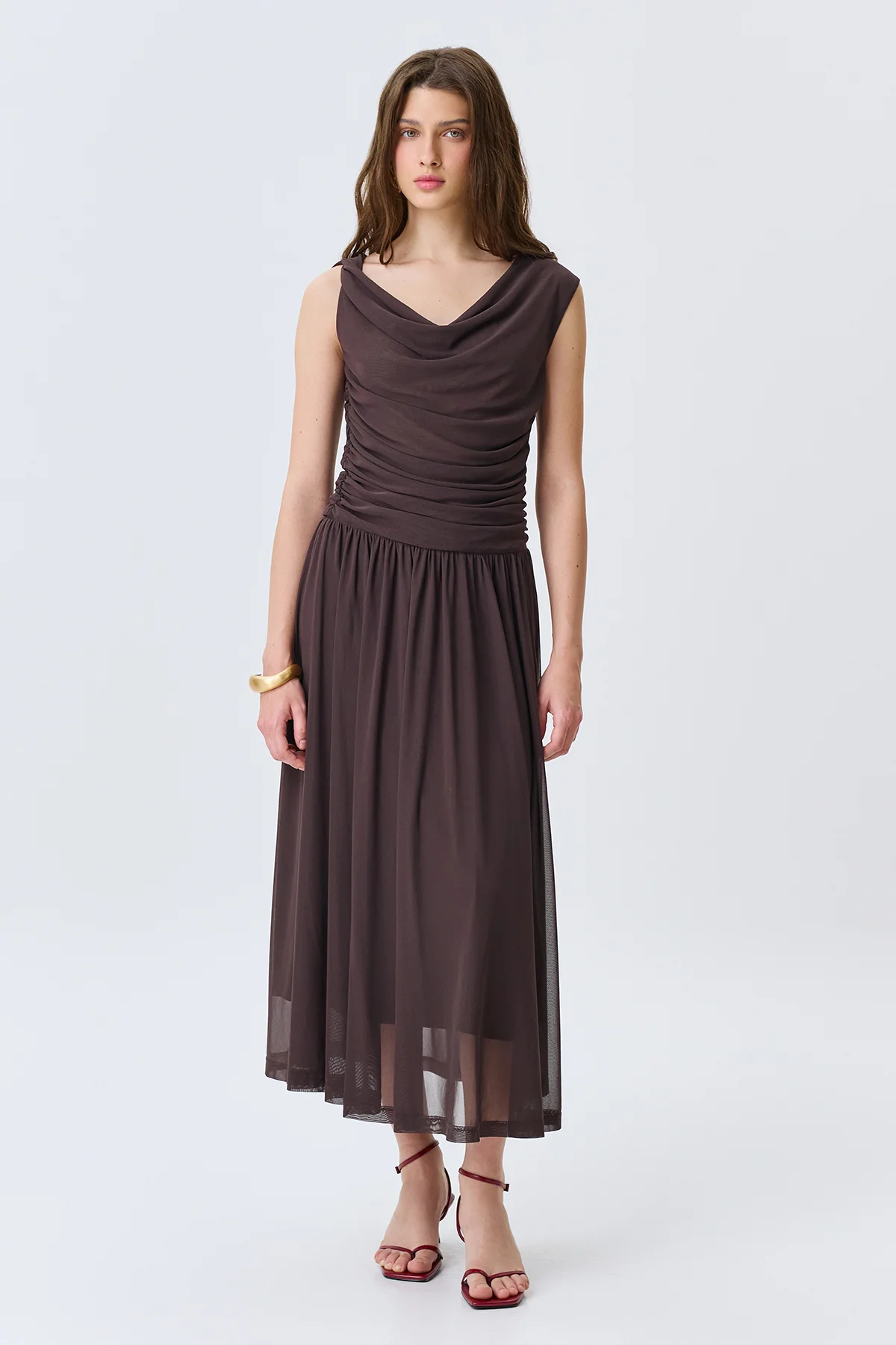 Платье с открытыми плечами, 46