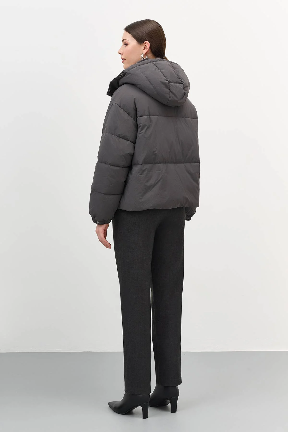 Лимитированная серия графитовая куртка с четким кроем и асимметрией с варежками, 50