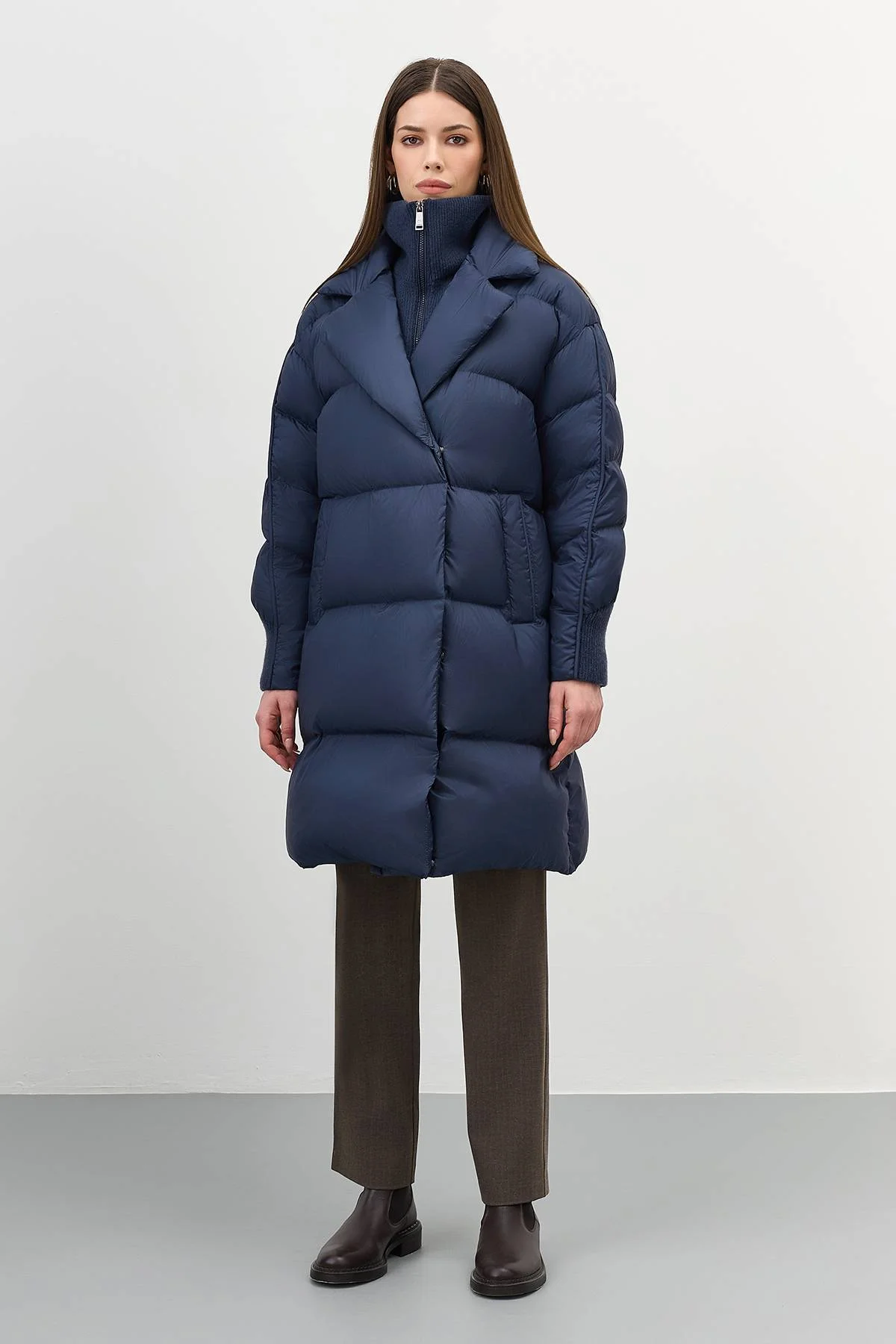 Лимитированная серия пуховик на запах с трикотажной манишкой и палантин, 48