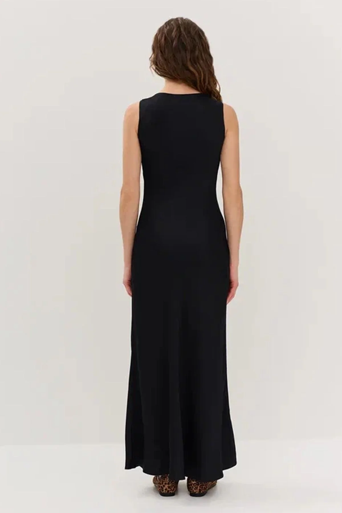 Приталенное платье миди в чёрном цвете, 46р