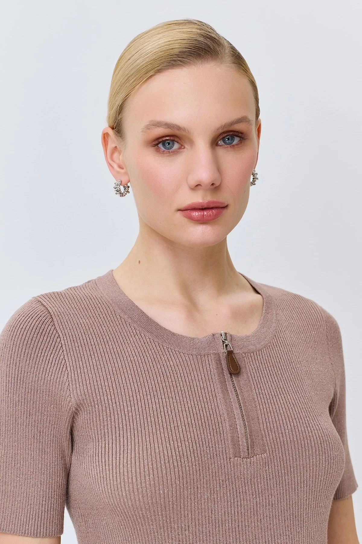 Джемпер из вискозы с деликатным люрексом, 44