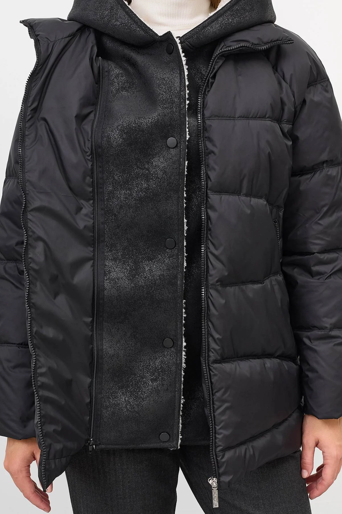 Лимитрированная серия черная куртка с манишкой из искусственной овчины и палантин, 52