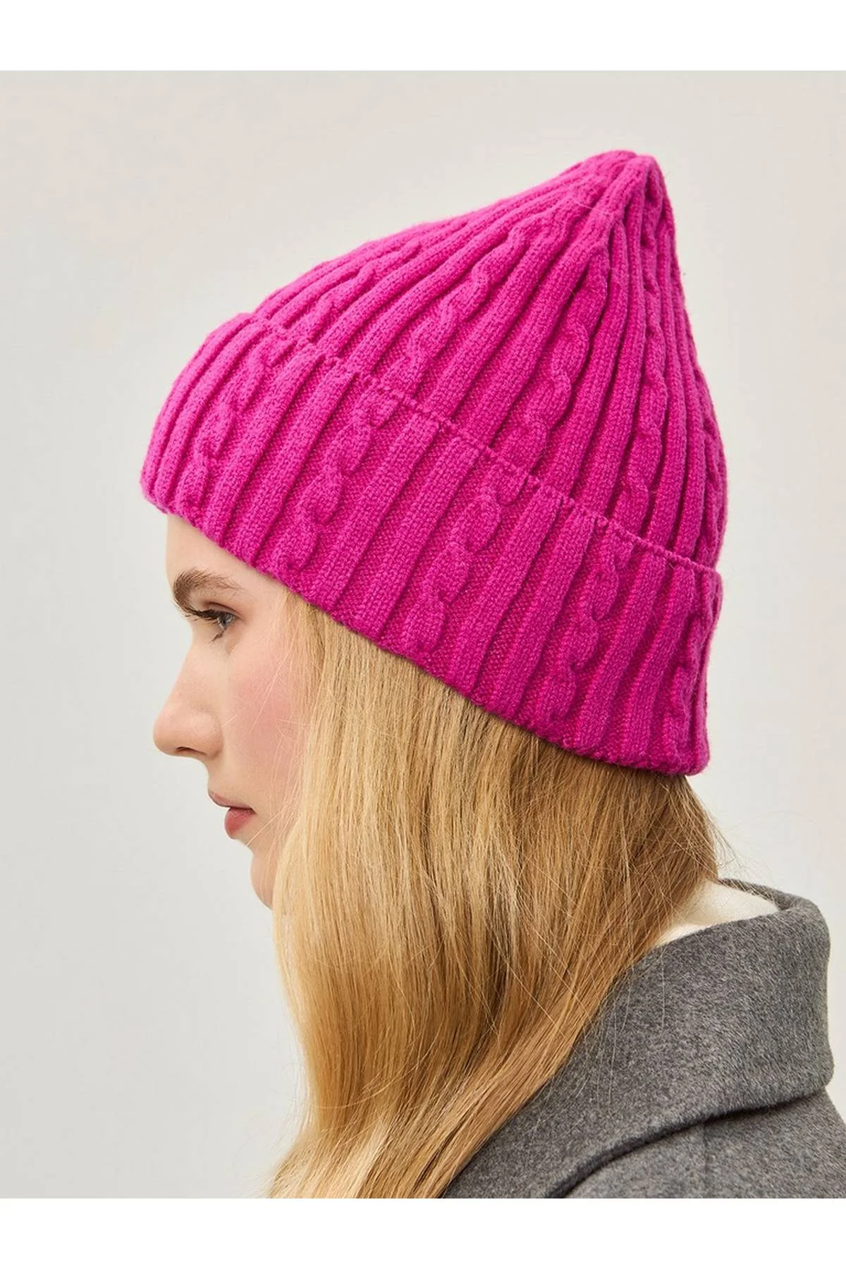 Шапка фуксия, One