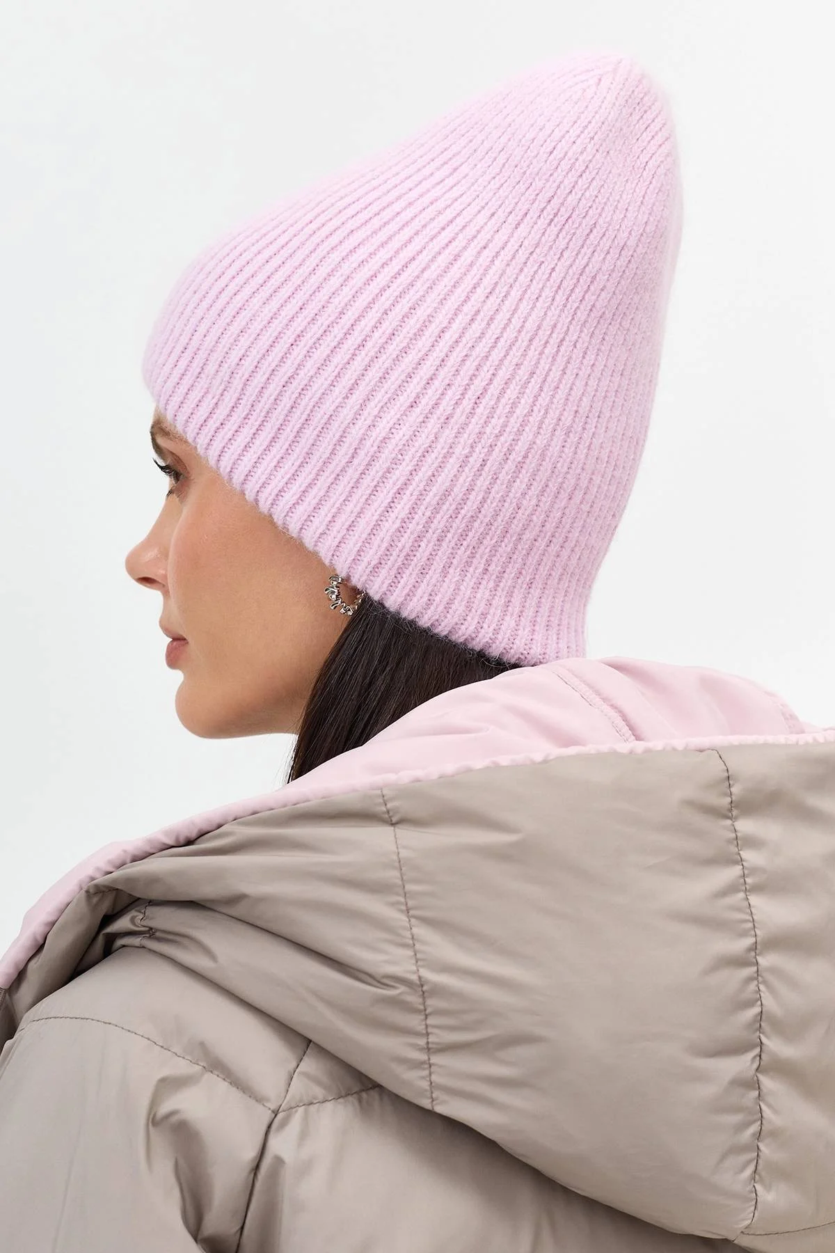 Шапка в тонкий рубчик с декором, One