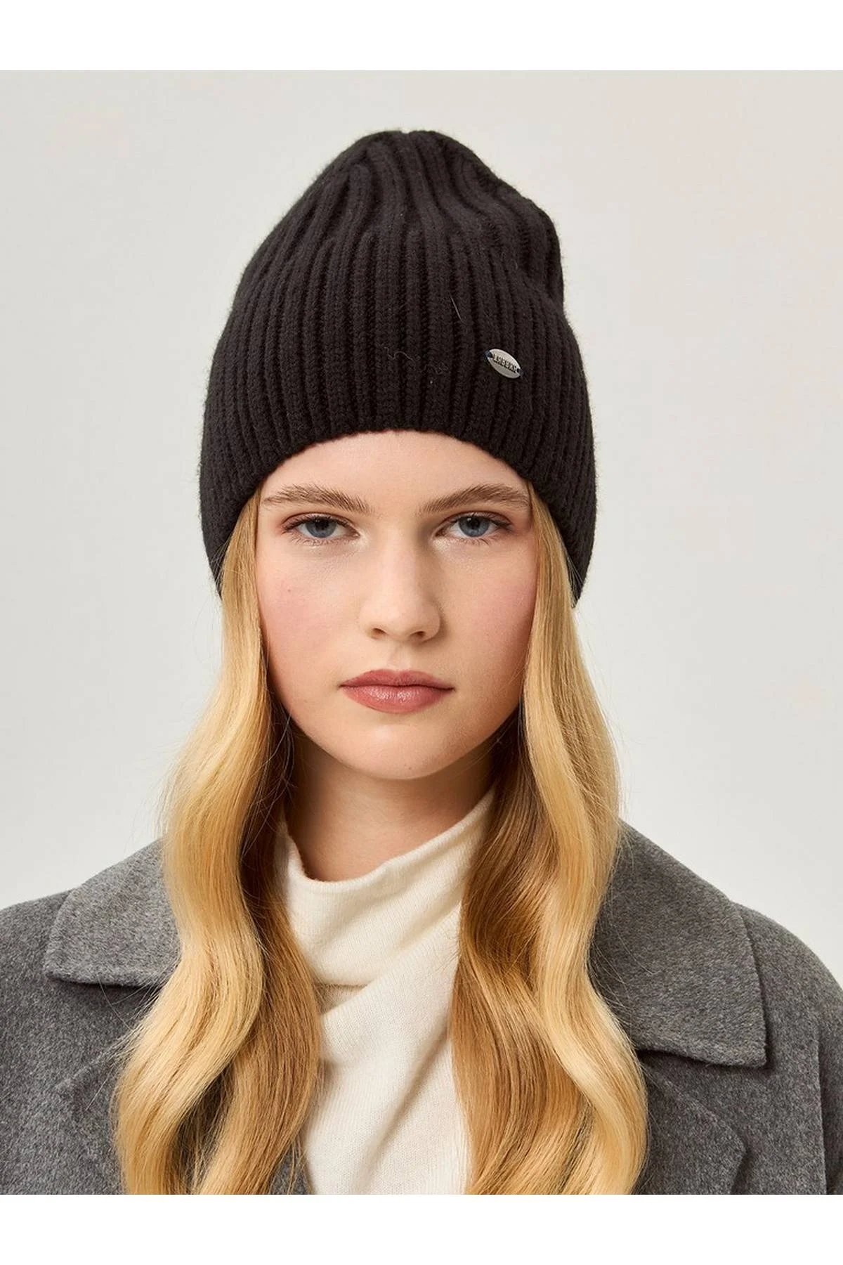 Шапка черная, One