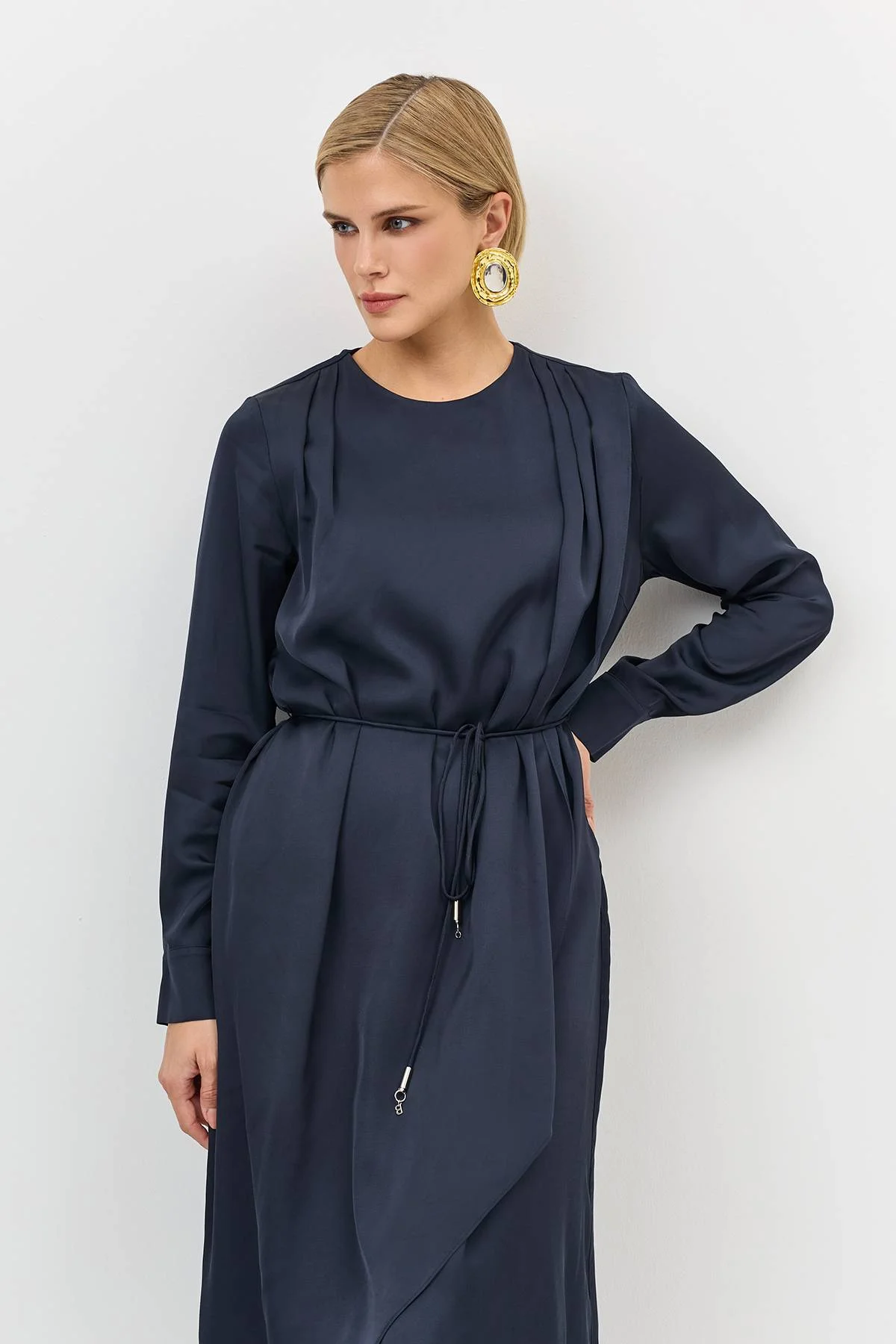 Лимитированная серия платье-миди с драпировкой и палантином, 44