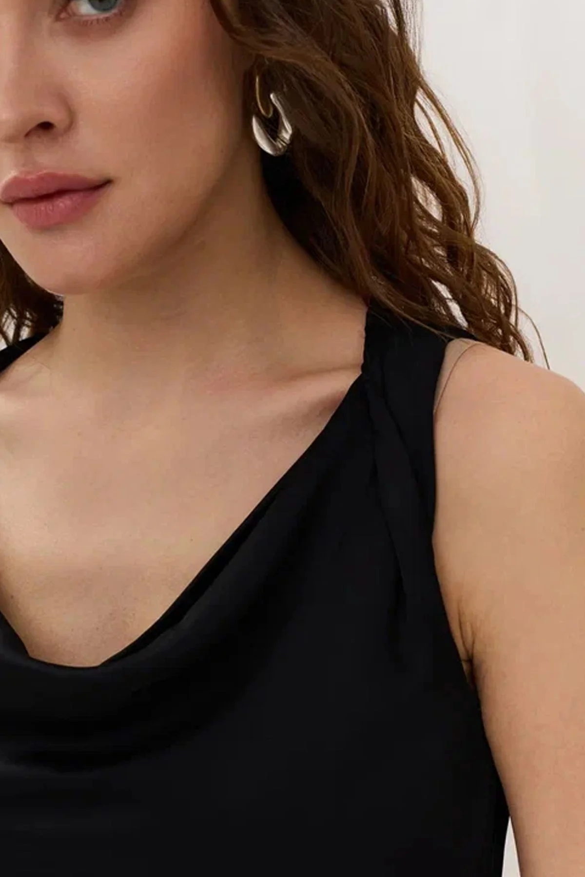 Приталенное платье миди в чёрном цвете, 44р