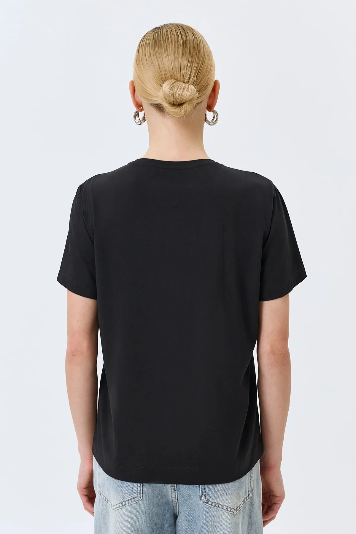 Футболка с искрящимися стразами, 44