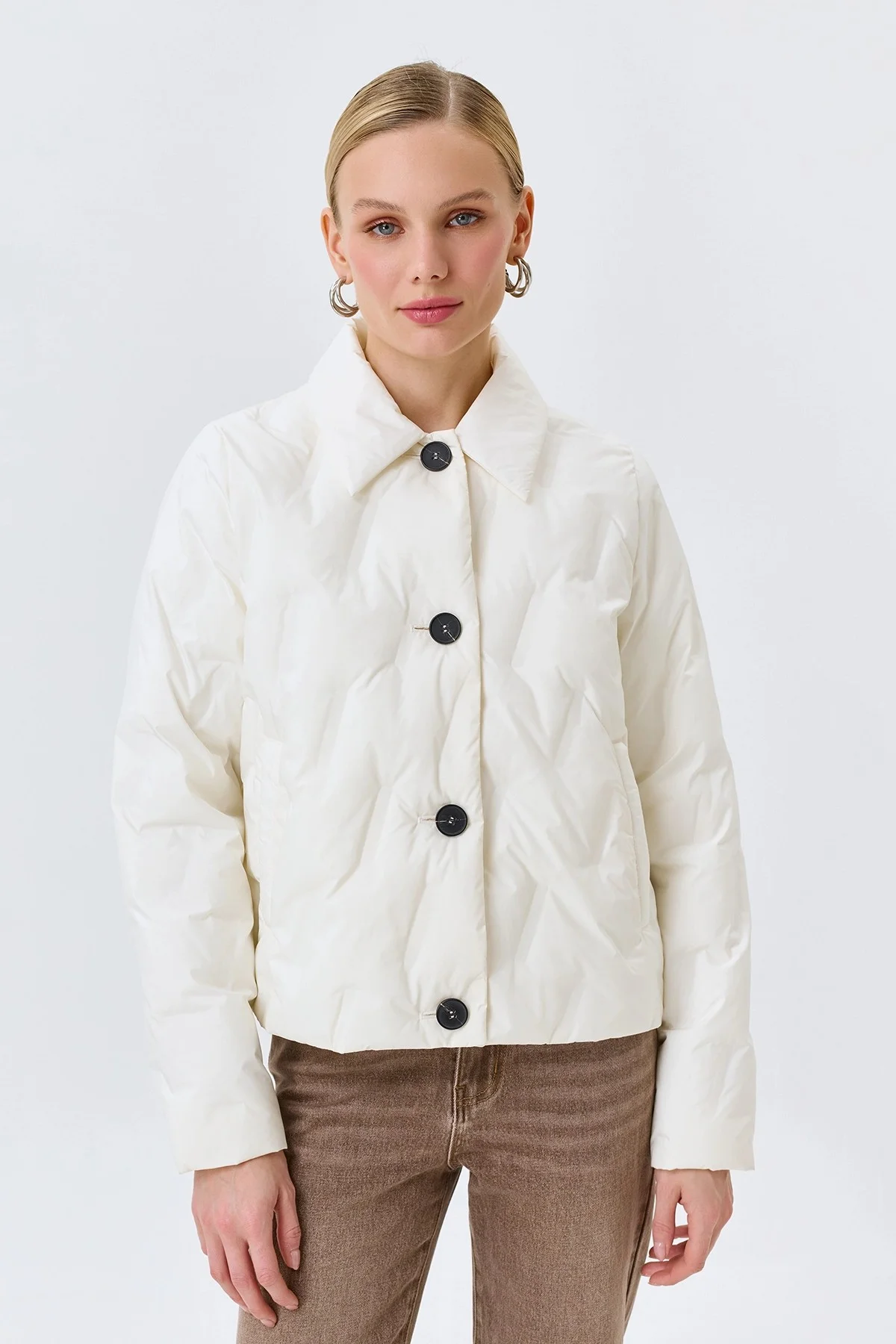 Стеганый жакет с контрастными пуговицами, 46