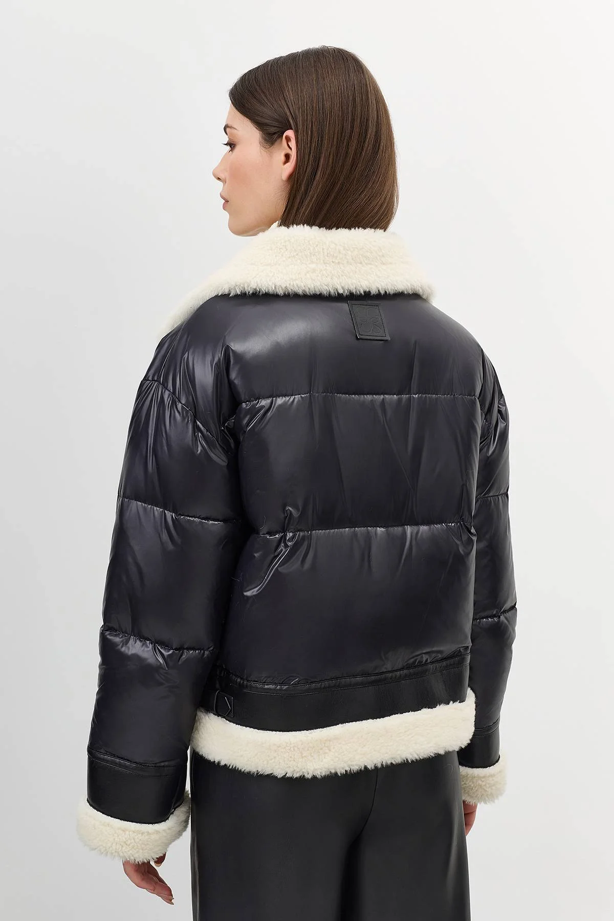 Лимитированная серия комбинированная куртка с овчиной с палантином, 44