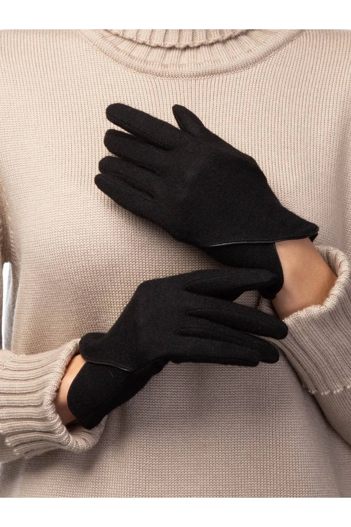 Перчатки черные, M