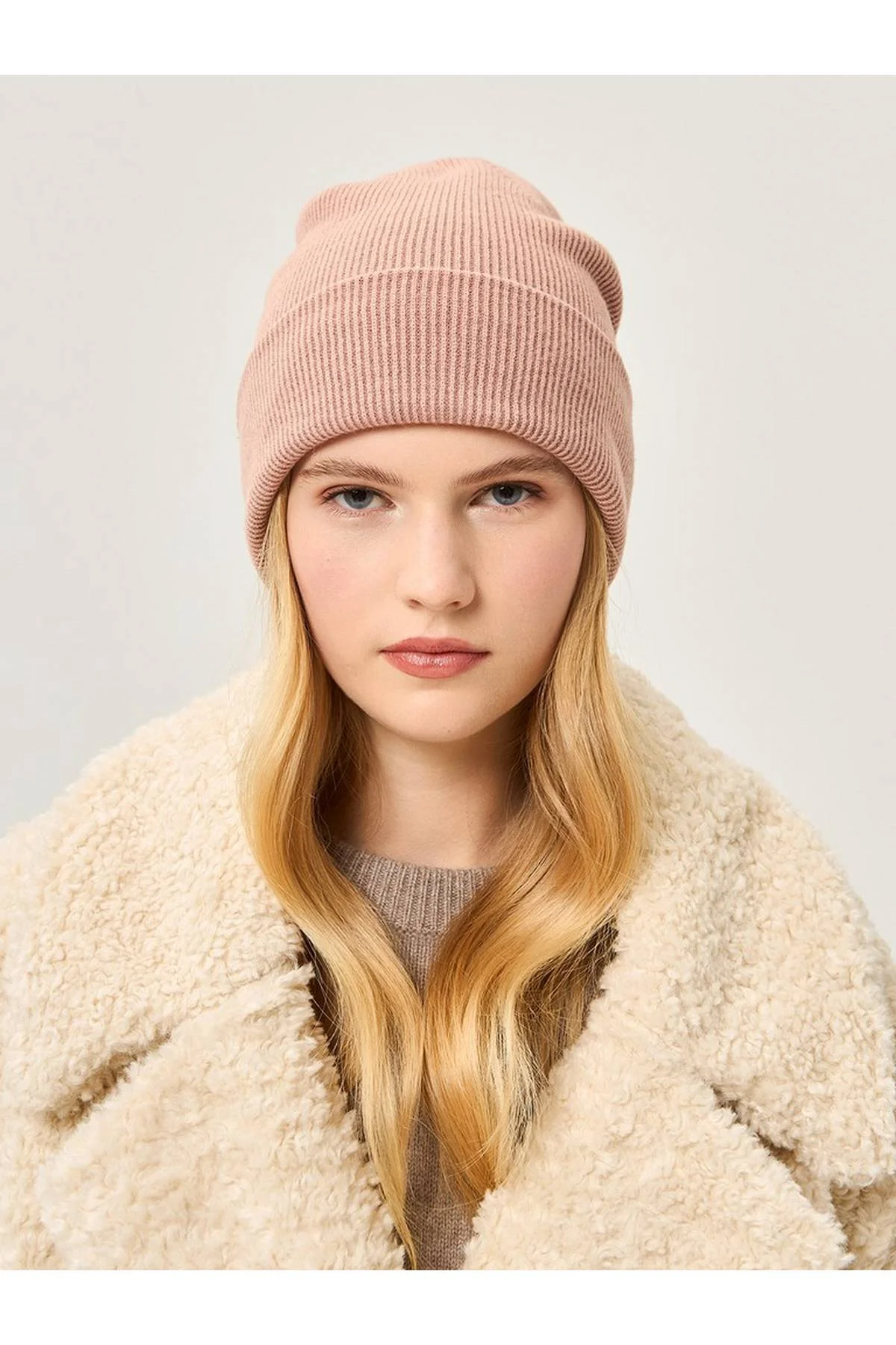 Шапка пыльно-розовая, One