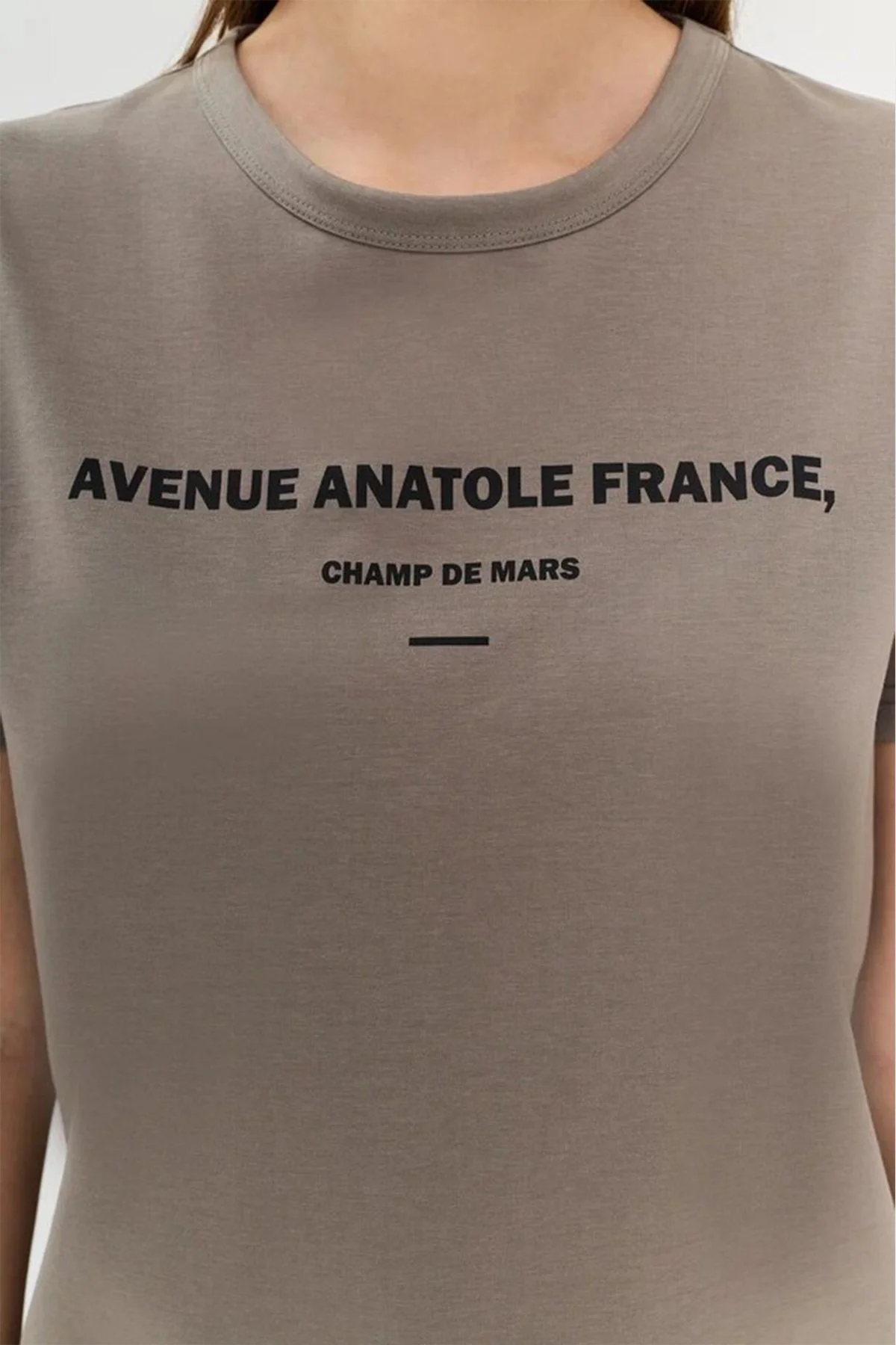 Футболка с надписью и круглым вырезом горловины, 42р