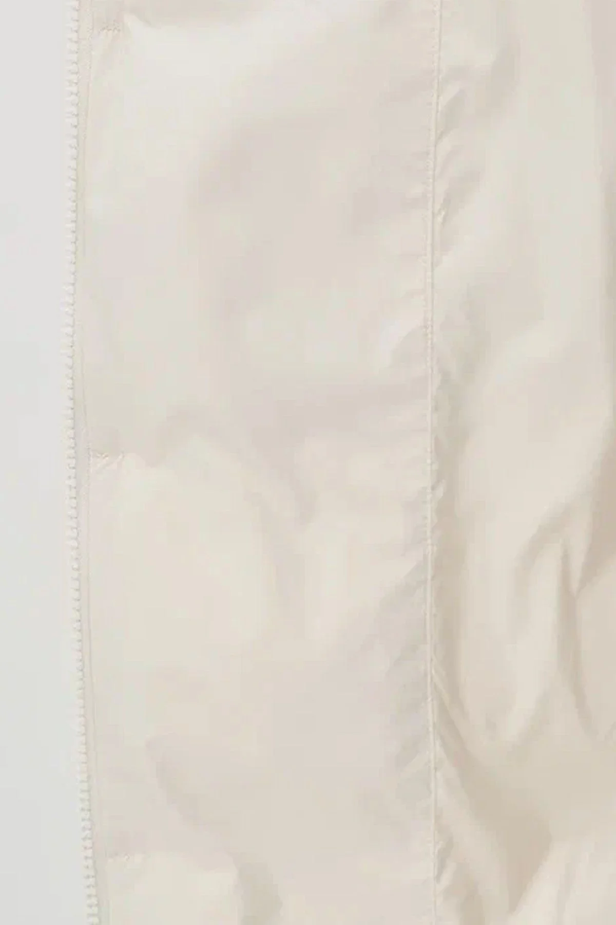 Удлиненное пальто свободного силуэта из натурального пуха в светло-бежевом цвете, 52р