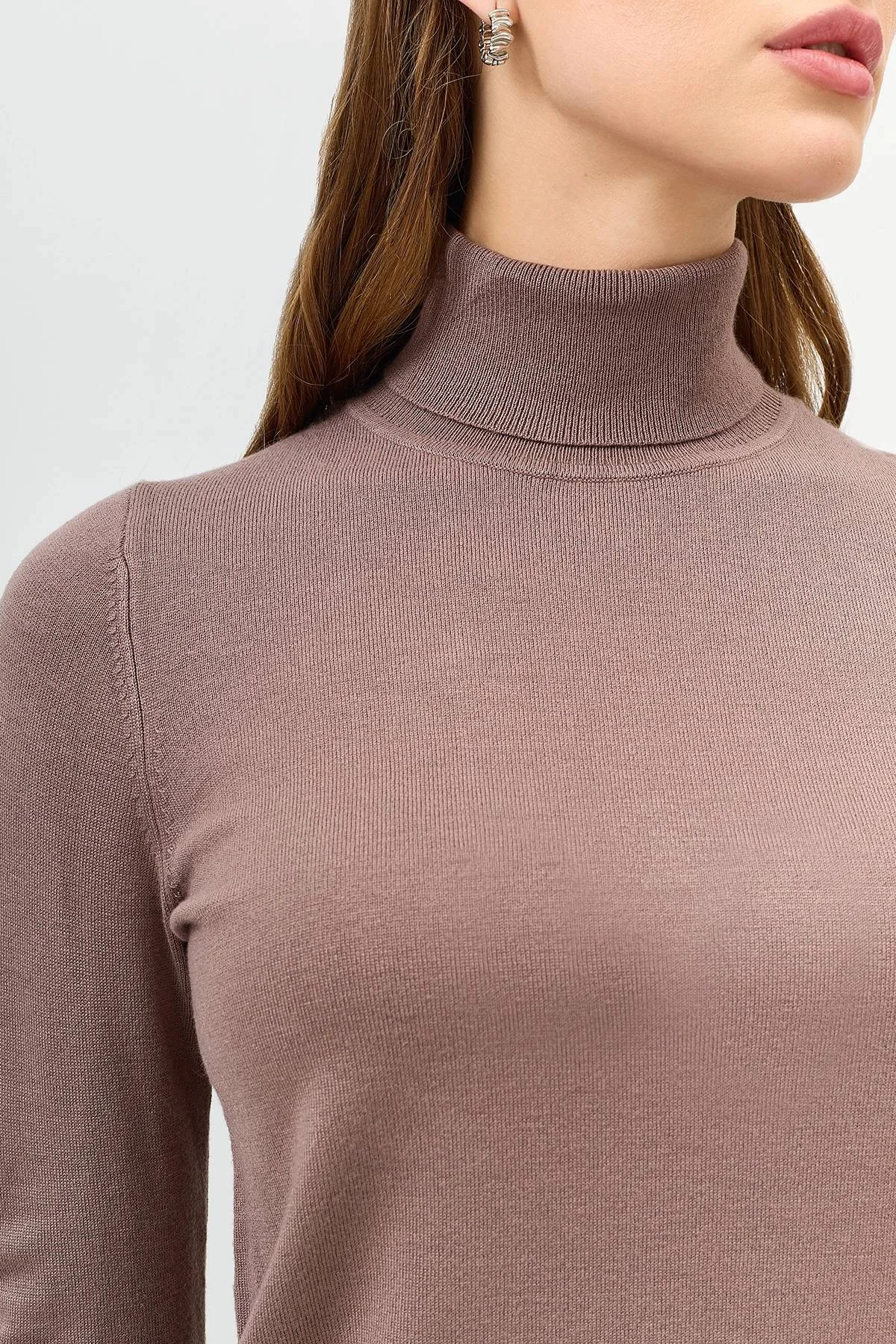 Базовая водолазка из смесовой вискозы в цвете кофе, 44 Базовая водолазка из смесовой вискозы в цвете кофе, 44