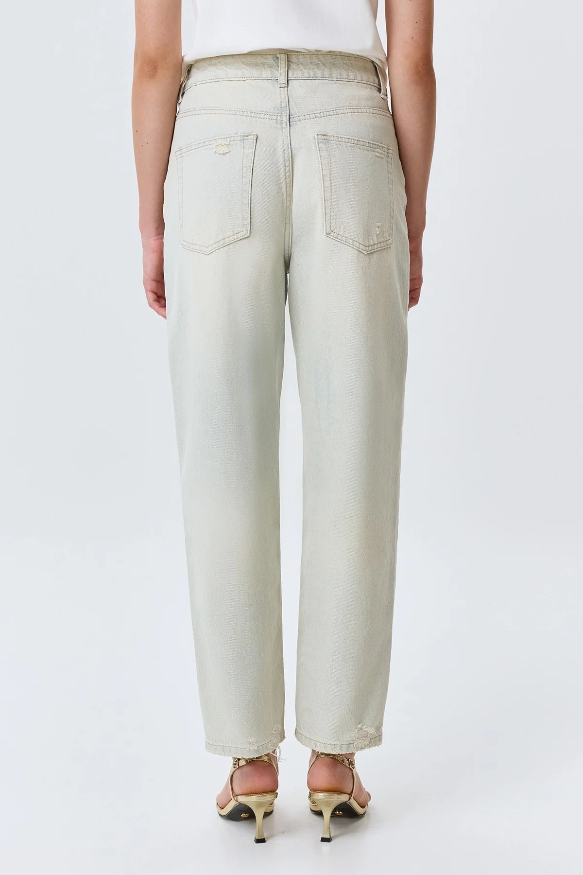 Джинсы-бананы с декором, 48