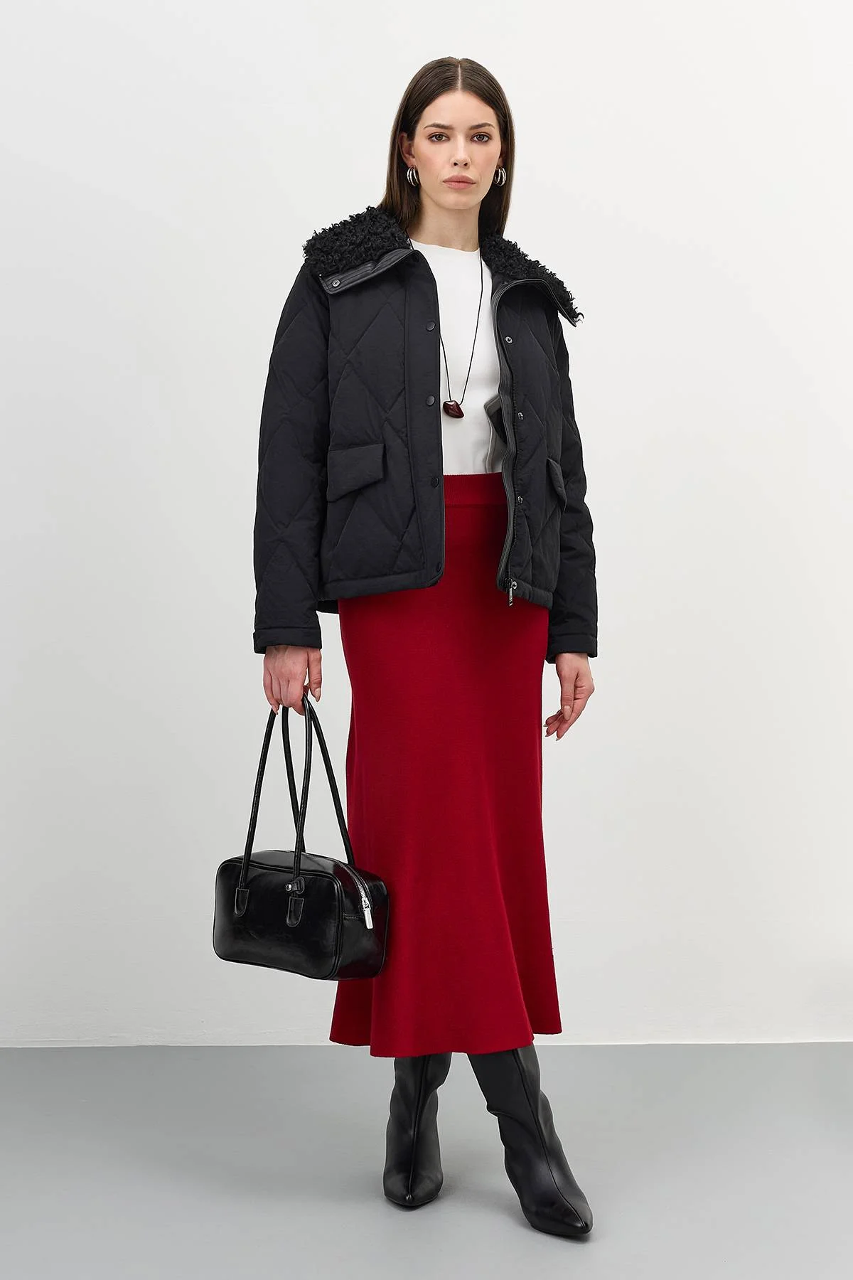 Лимитированная серия куртка с воротником из искусственного меха и палантин, 42 Лимитированная серия куртка с воротником из искусственного меха и палантин, 42