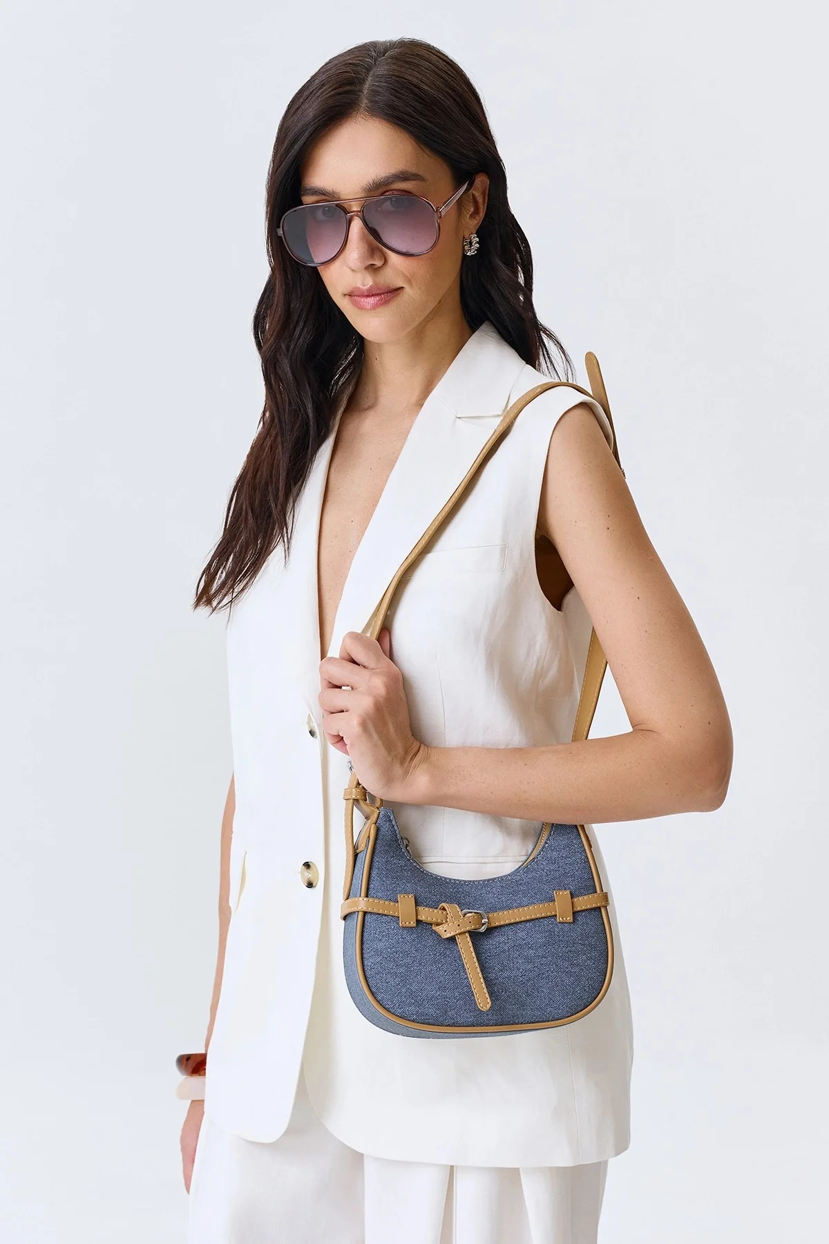 Сумка-багет с акцентными ремешками, One