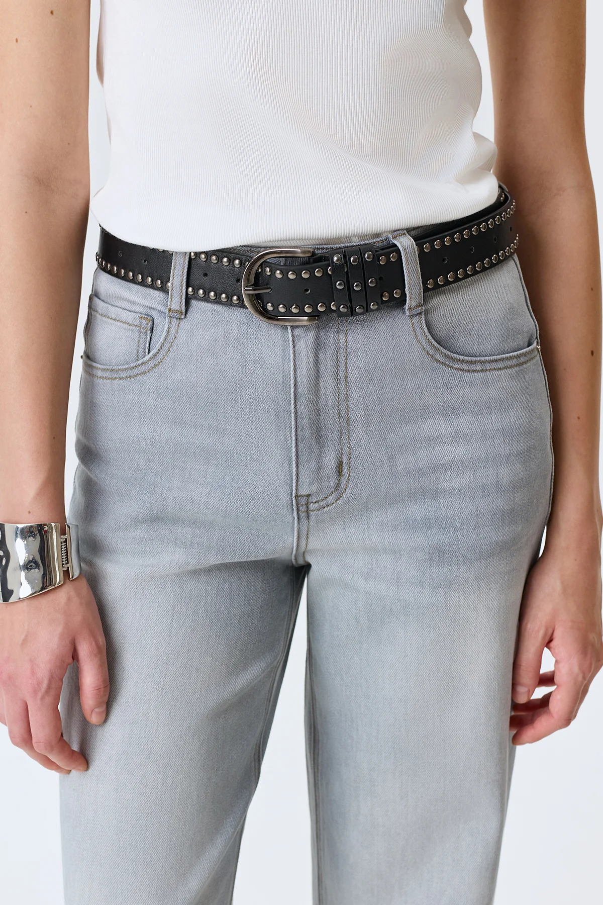 Широкий ремень с декоративными заклепками, M