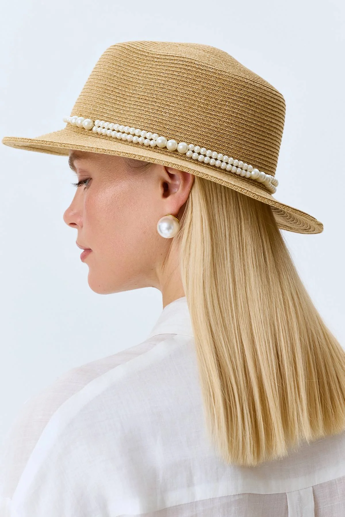 Шляпа-канотье с жемчужинами, One