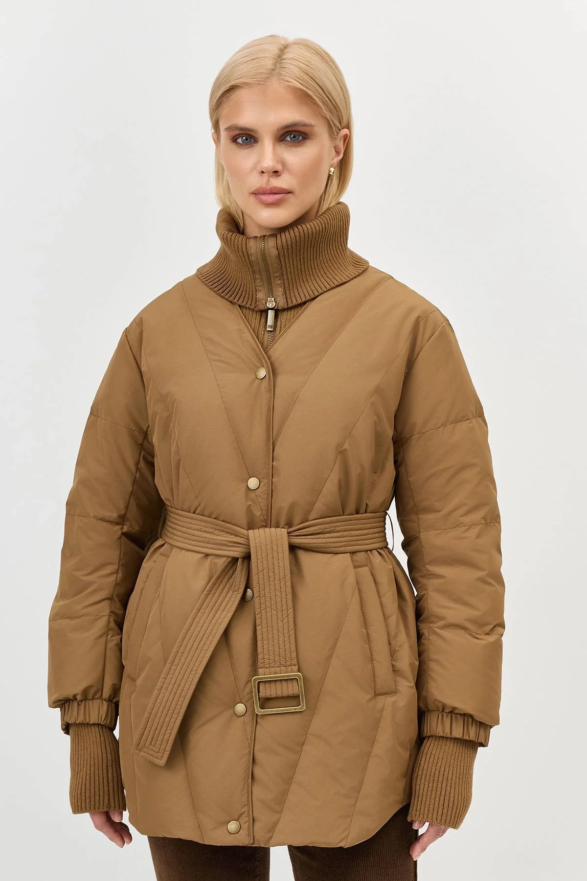 Лимитированная серия объемная куртка в цвете кэмел с палантином, 40