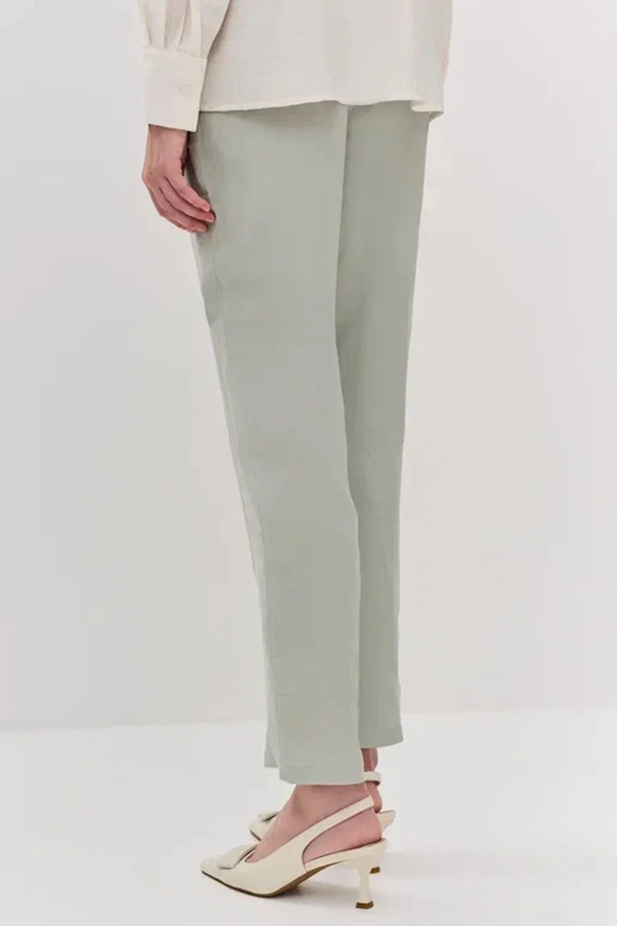 Прямые брюки светло-оливкового цвета со шнурком на талии, 42р