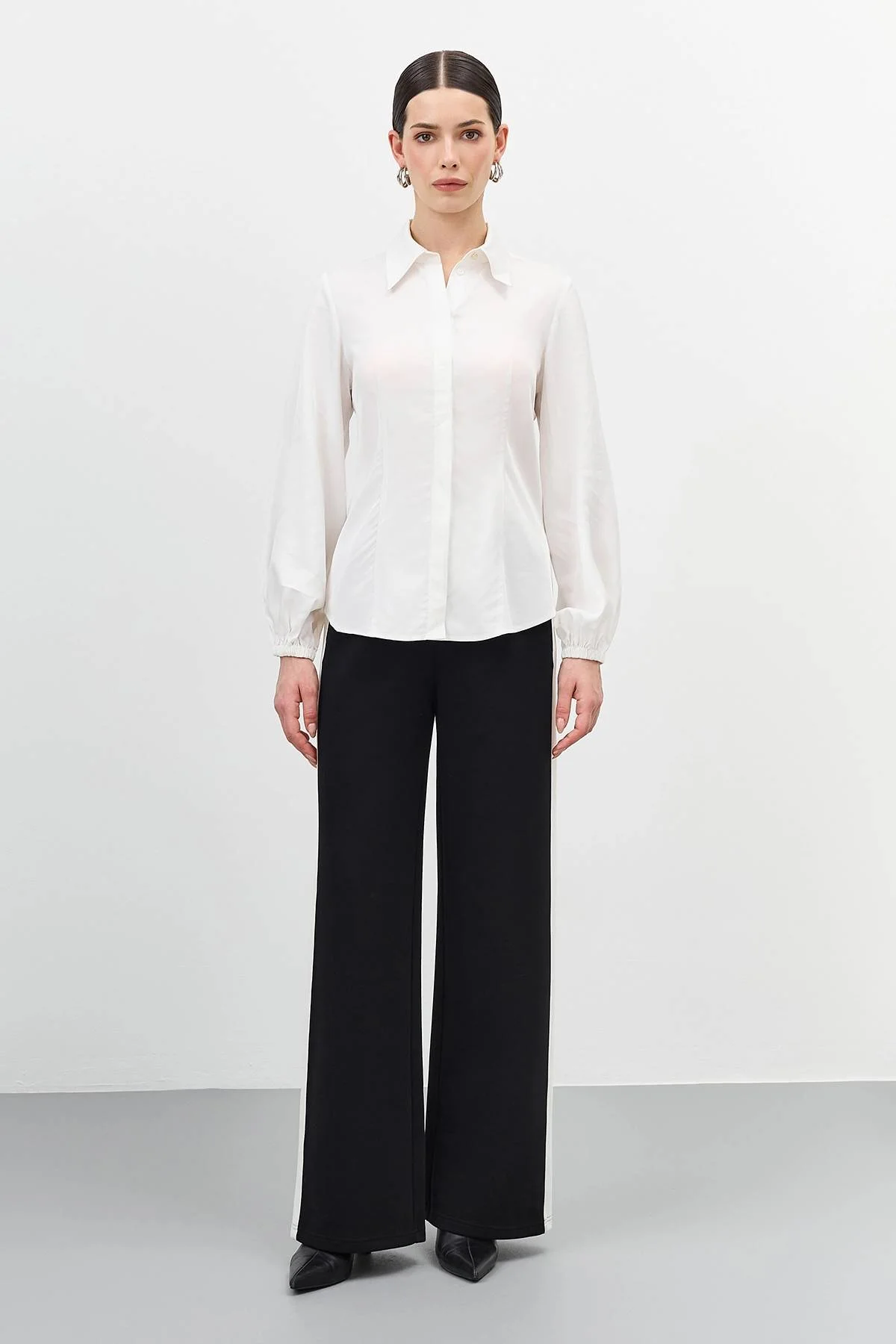 Брюки с контрастными лампасами, 42 Брюки с контрастными лампасами, 42