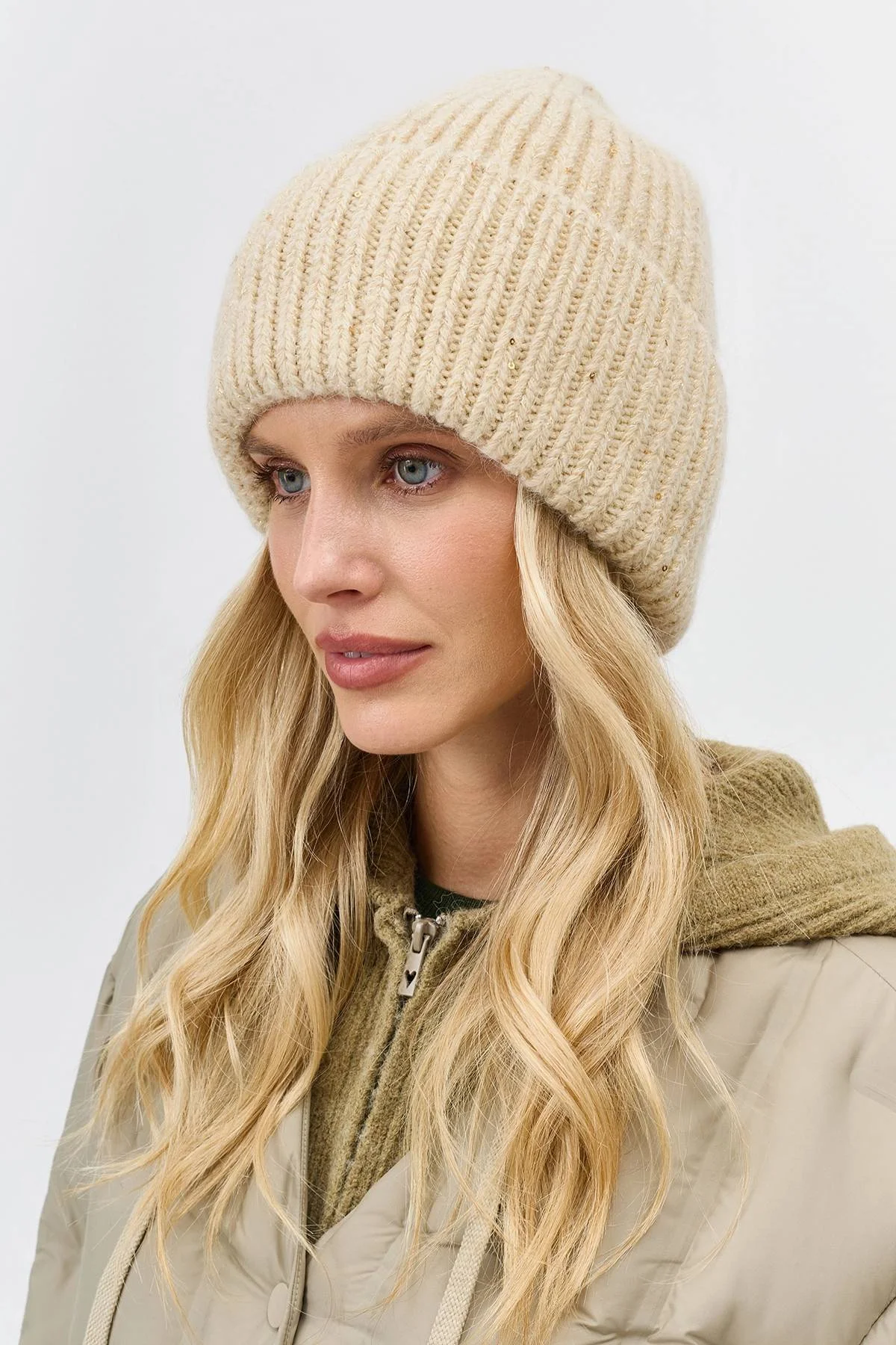 Шапка бини с люрексом и пайетками, One