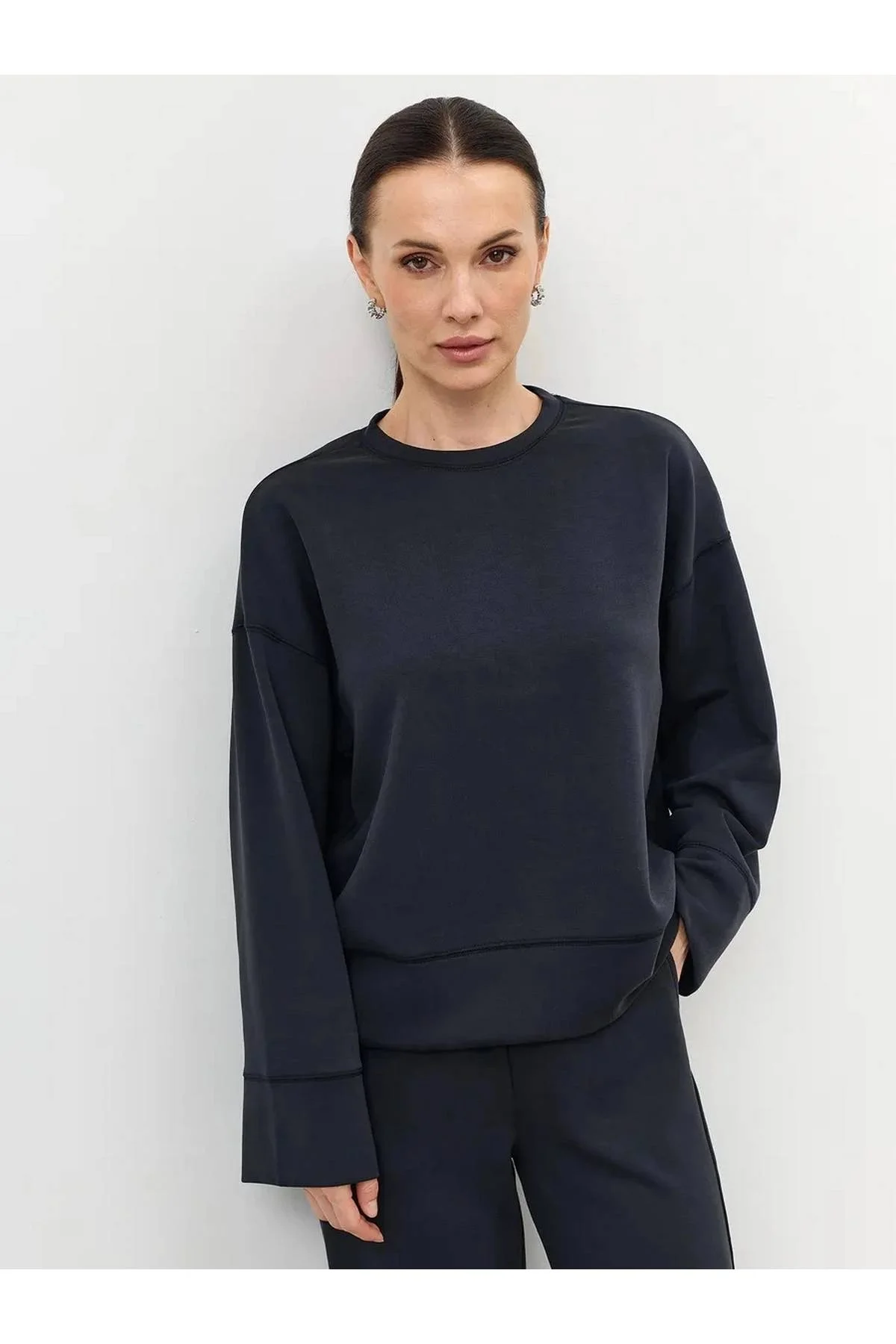 Черный трикотажный свитшот из модала, 48