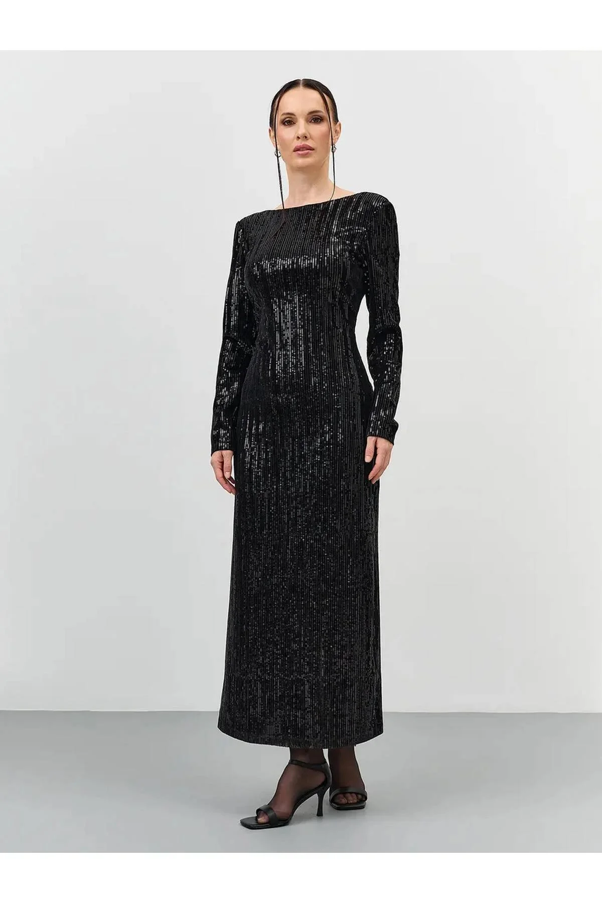 Платье с искрящимися пайетками, 48