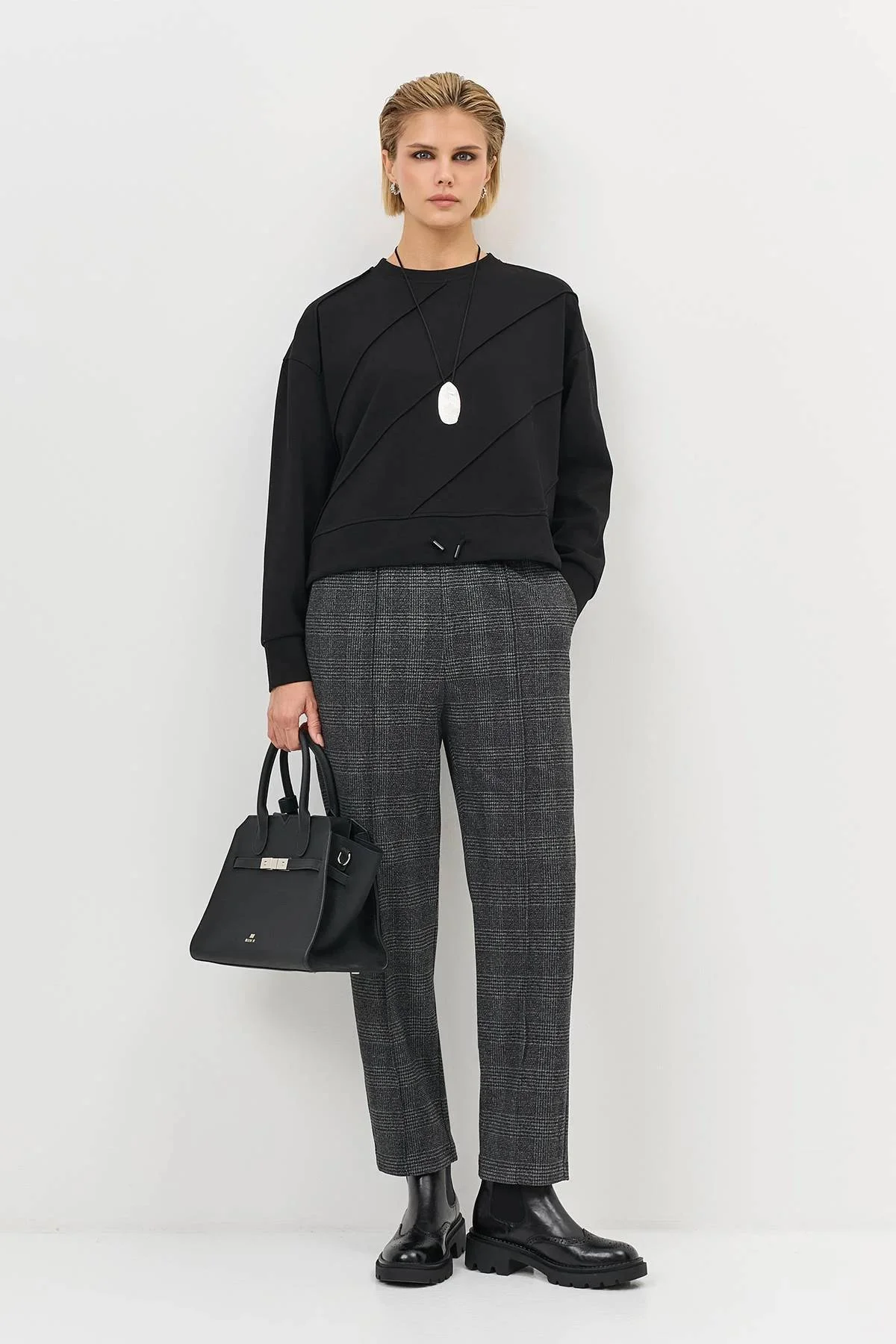 Свитшот с декоративными строчками, 34