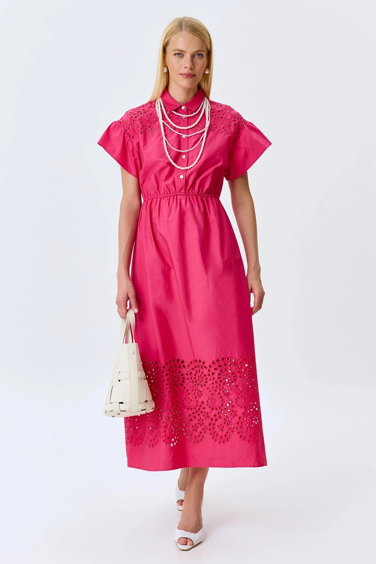 Яркое платье с вышивкой ришелье, 44