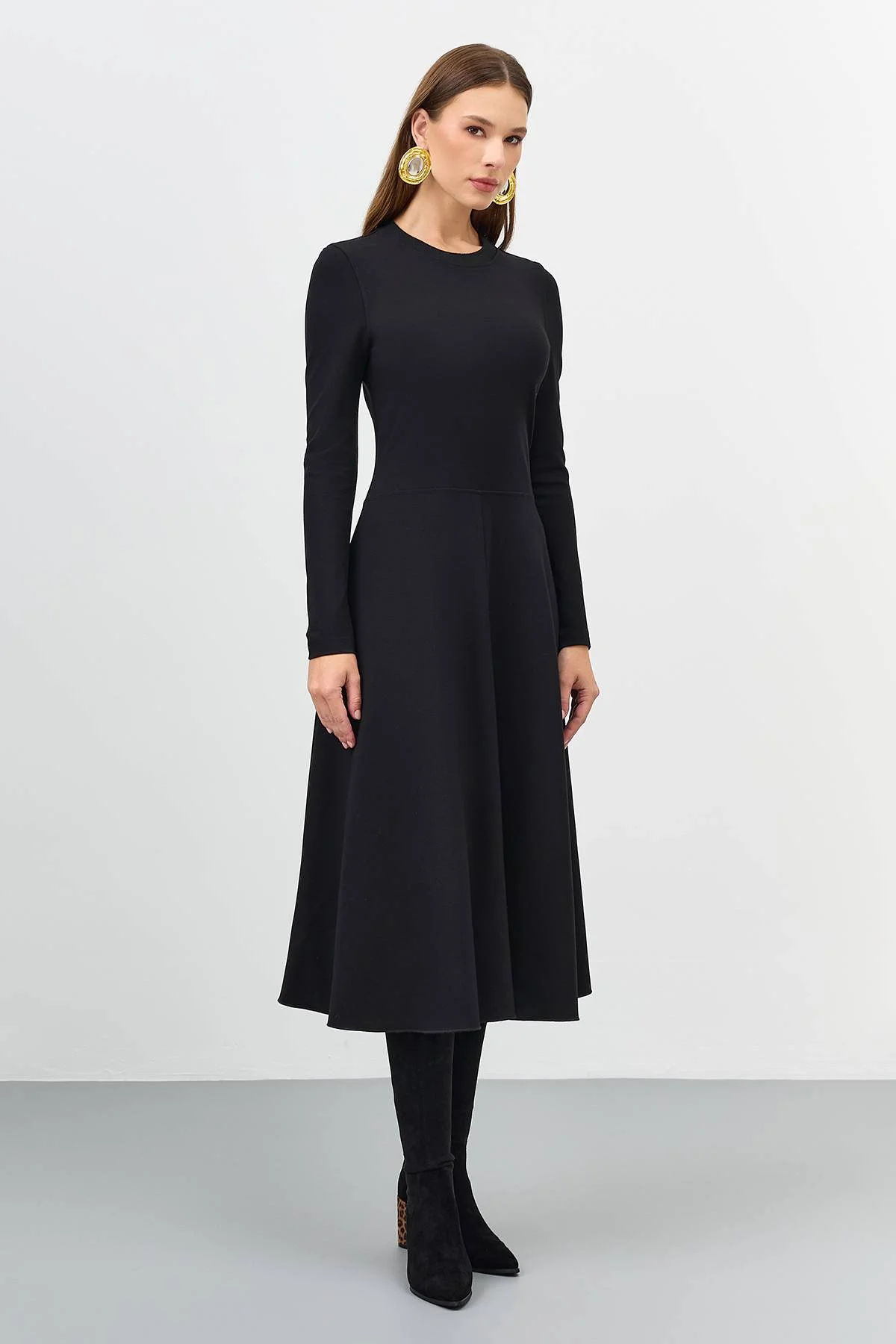 Лимитированная серия приталенное трикотажное платье и ремень, 48