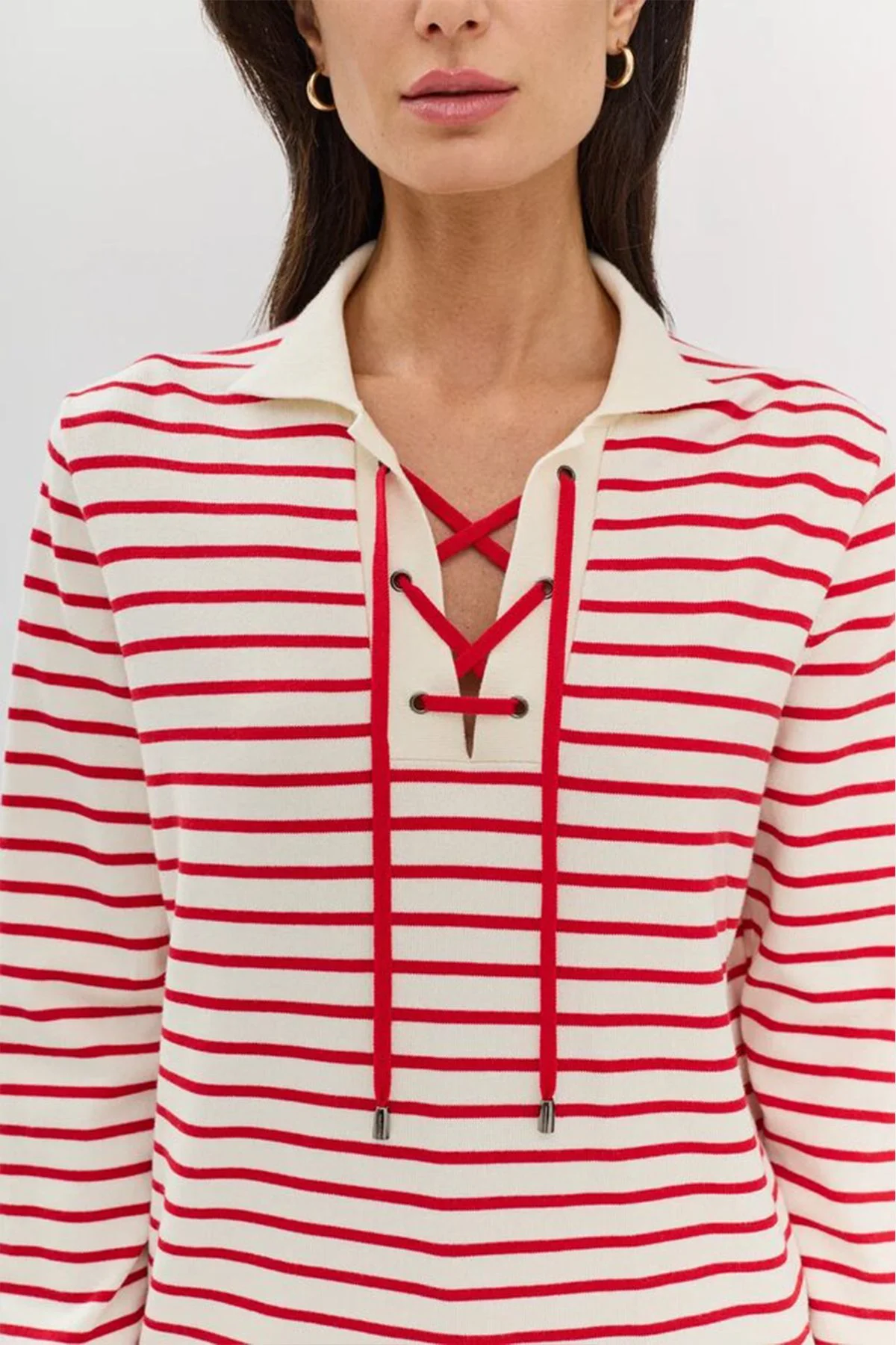 Джемпер в полоску с яркой шнуровкой по горловине, 48р