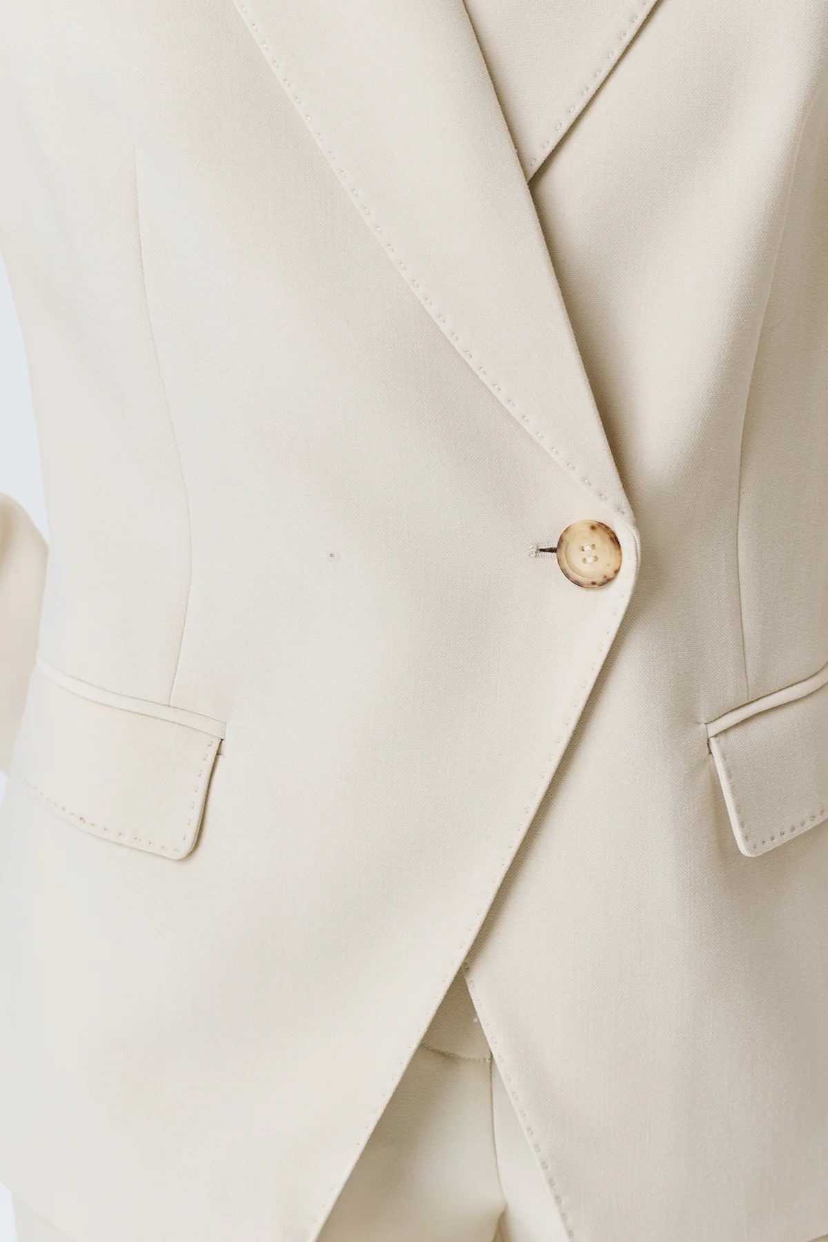 Асимметричный однобортный жакет, 46