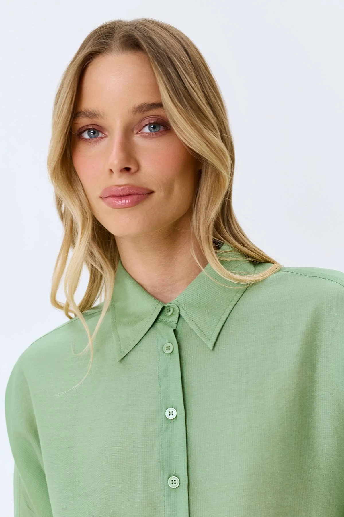 Воздушная блузка с укороченными рукавами зеленая, 42