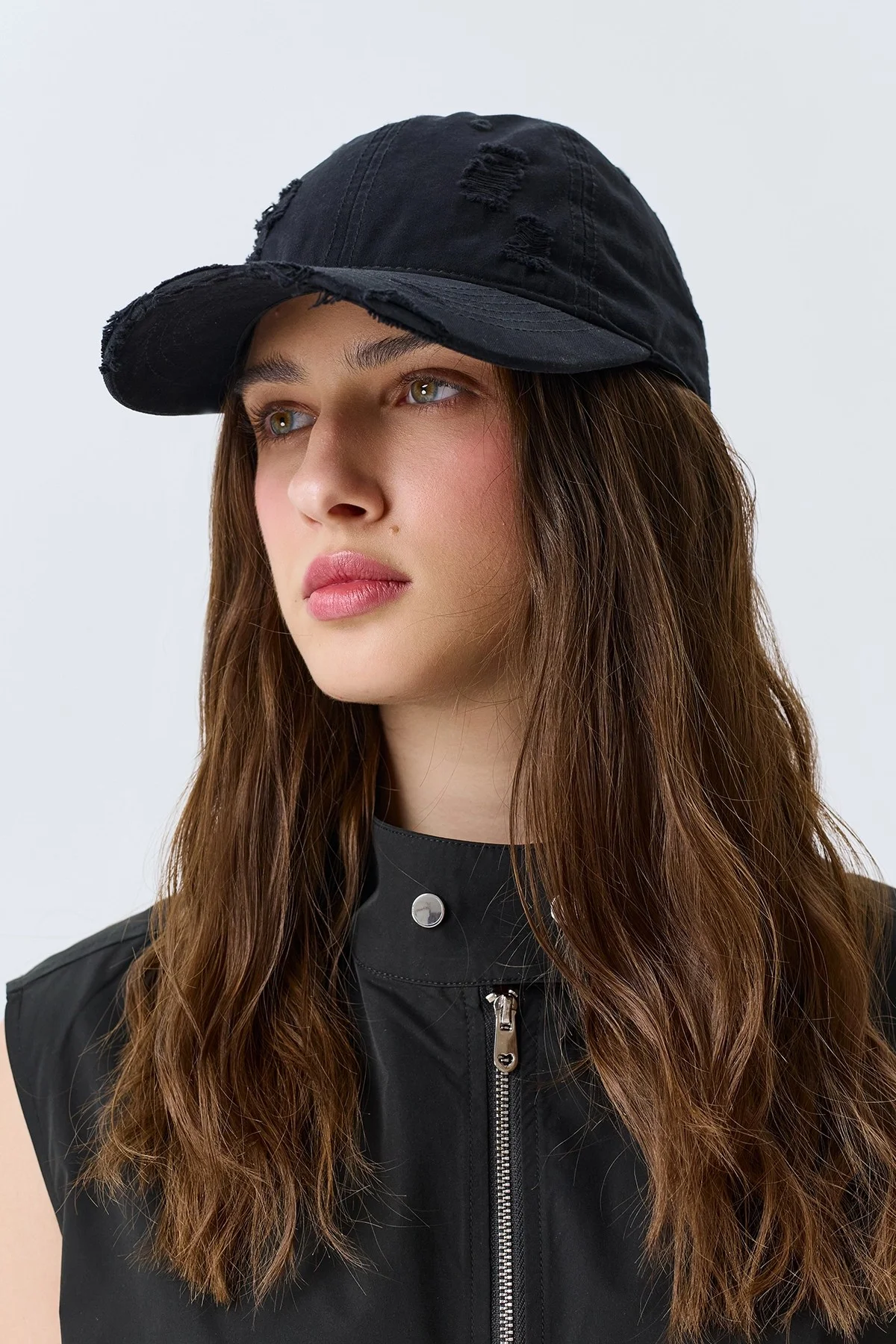 Бейсболка с акцентными дестроями, One