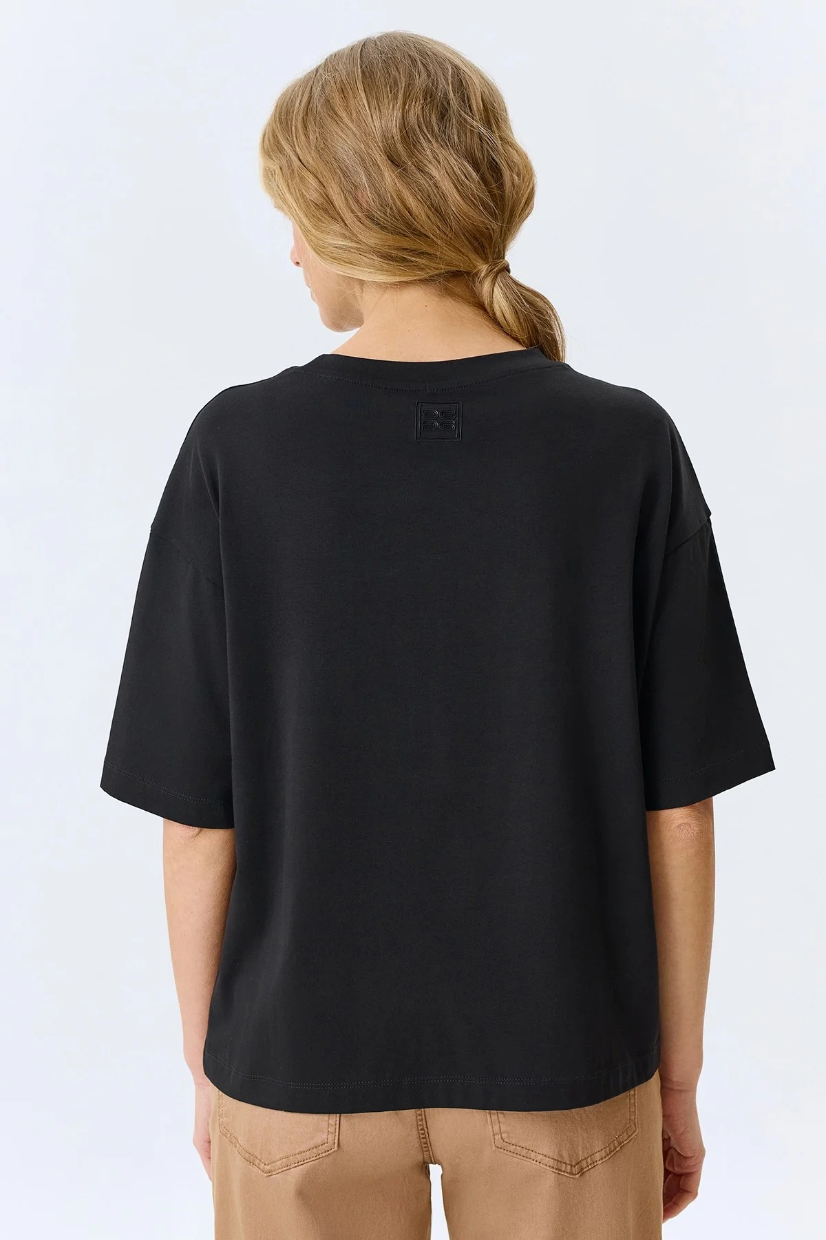 Футболка с объемной вышивкой, 38