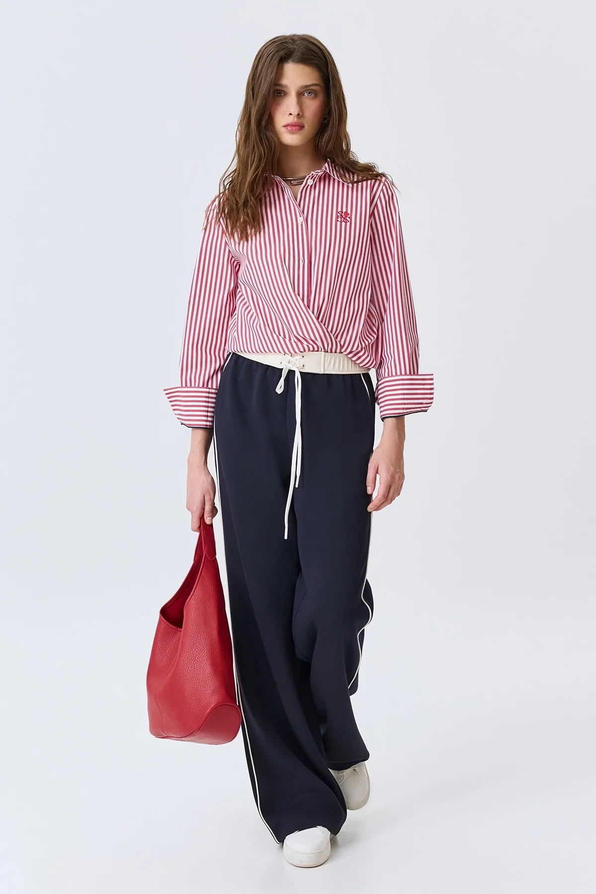 Яркая рубашка в полоску, 40