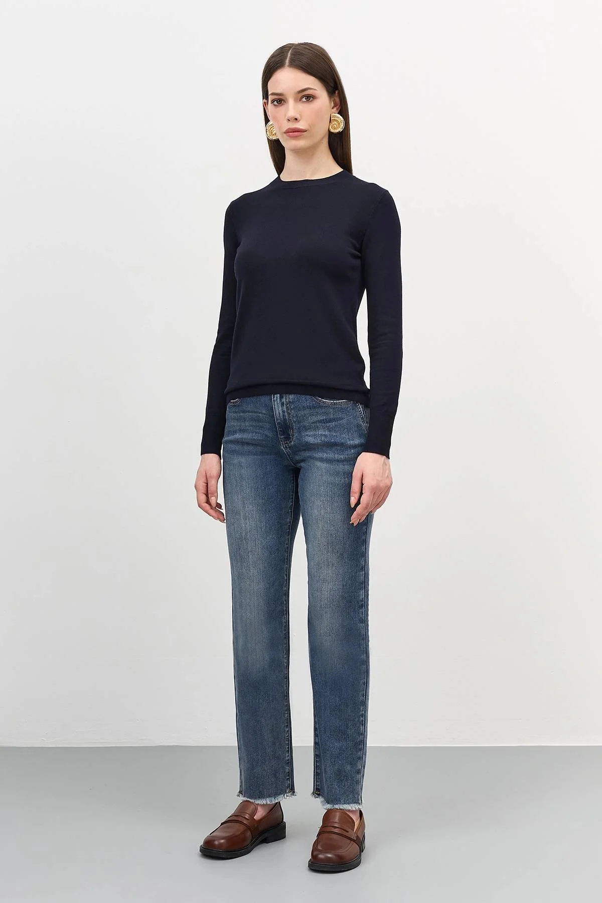 Джинсы с деликатной варкой и бахромой, 50